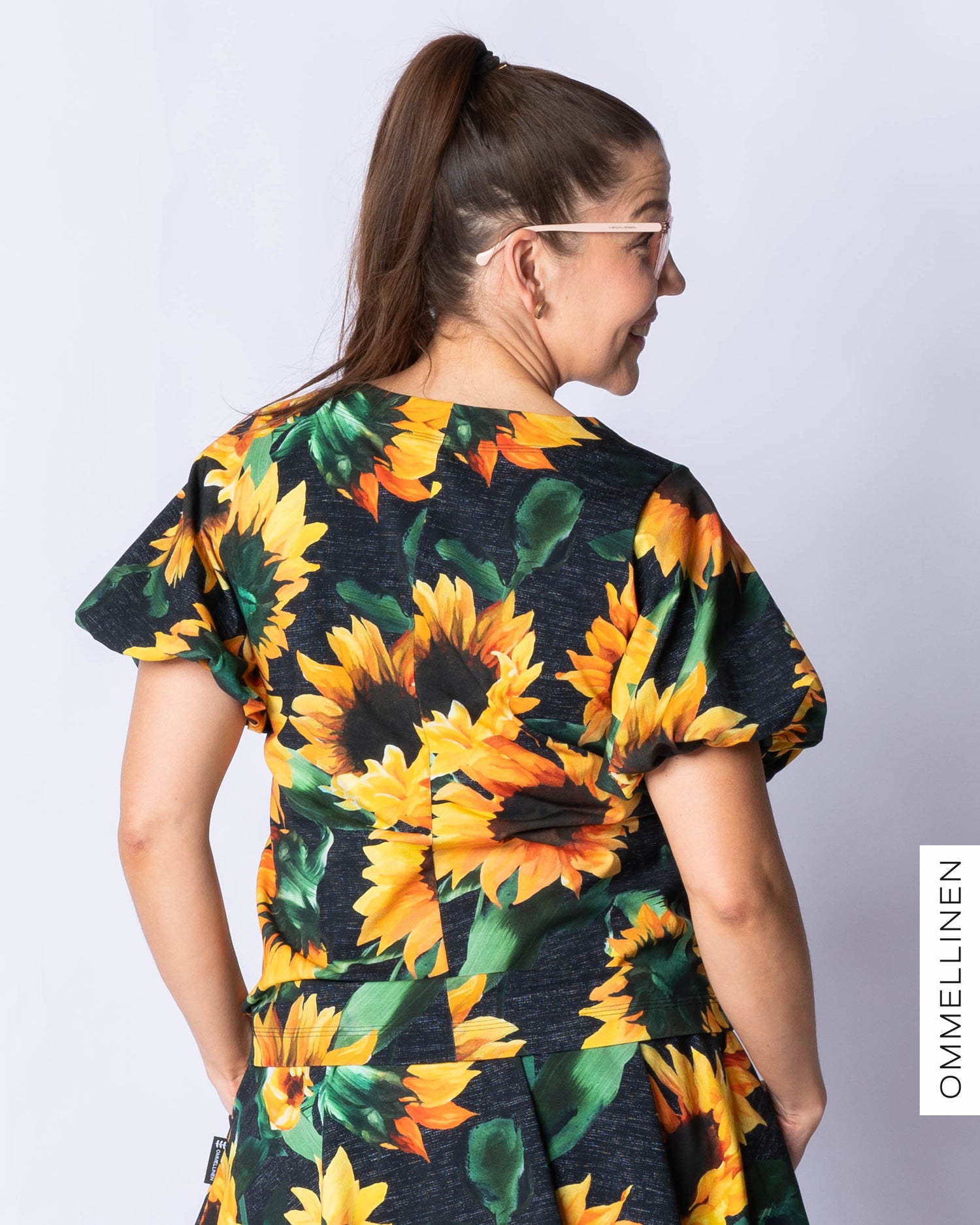 Puffipaita - lyhyt hiha, Auringonkukka - musta