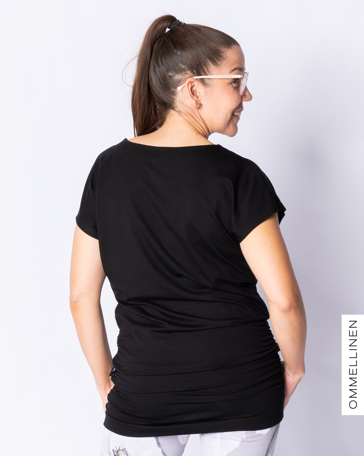 Rentoteeppari, musta