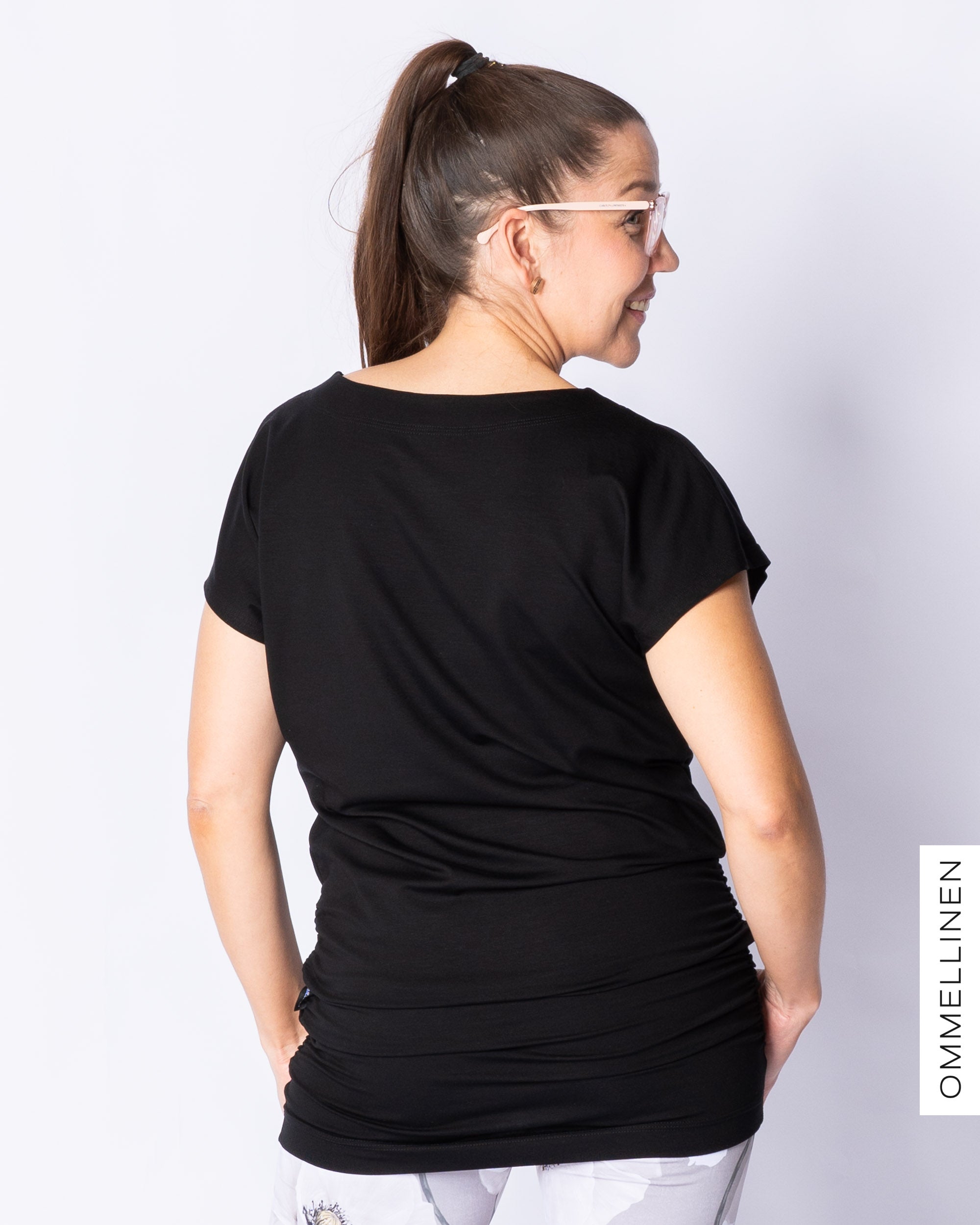 Rentoteeppari, musta