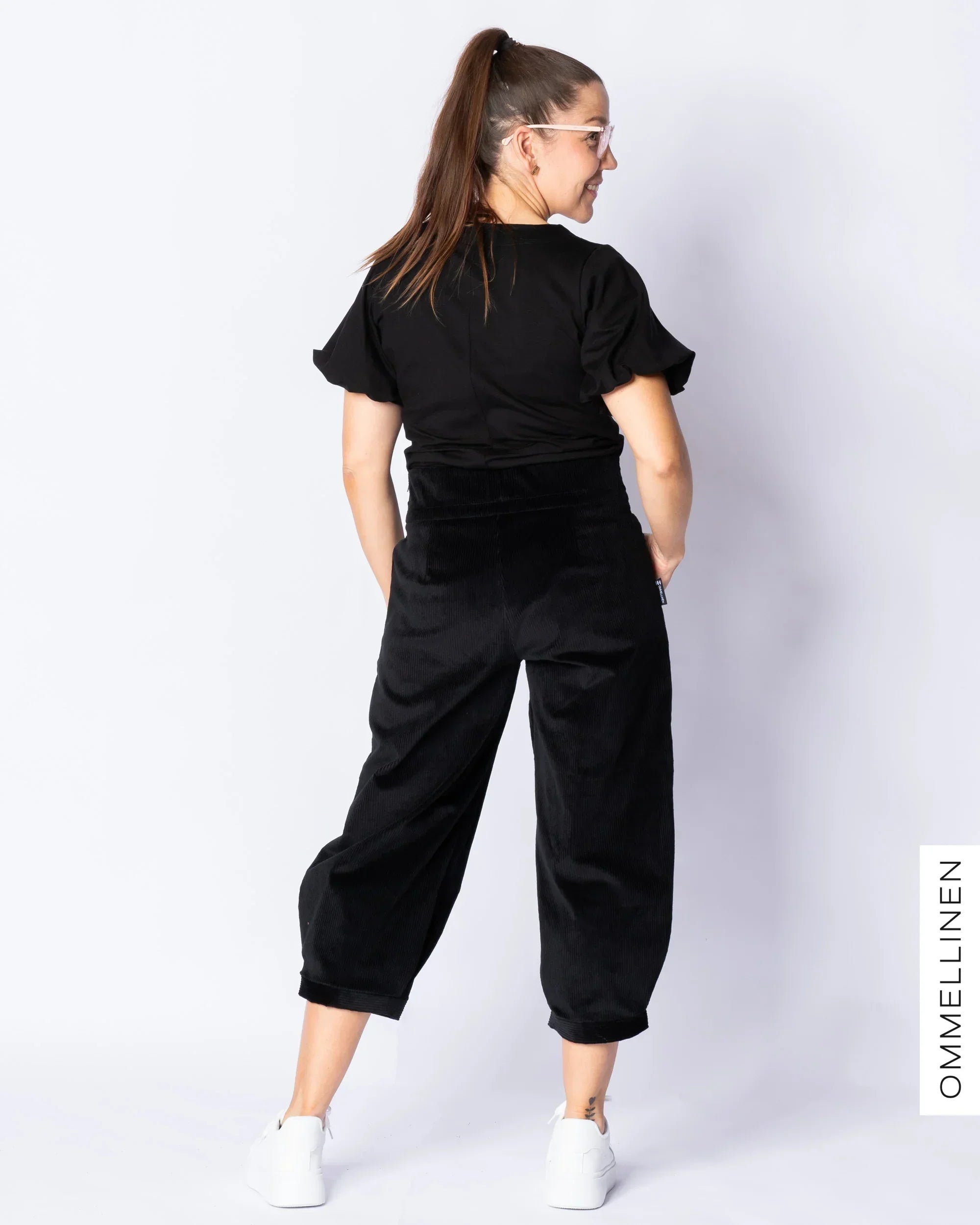 Vakosamettibyysat, musta