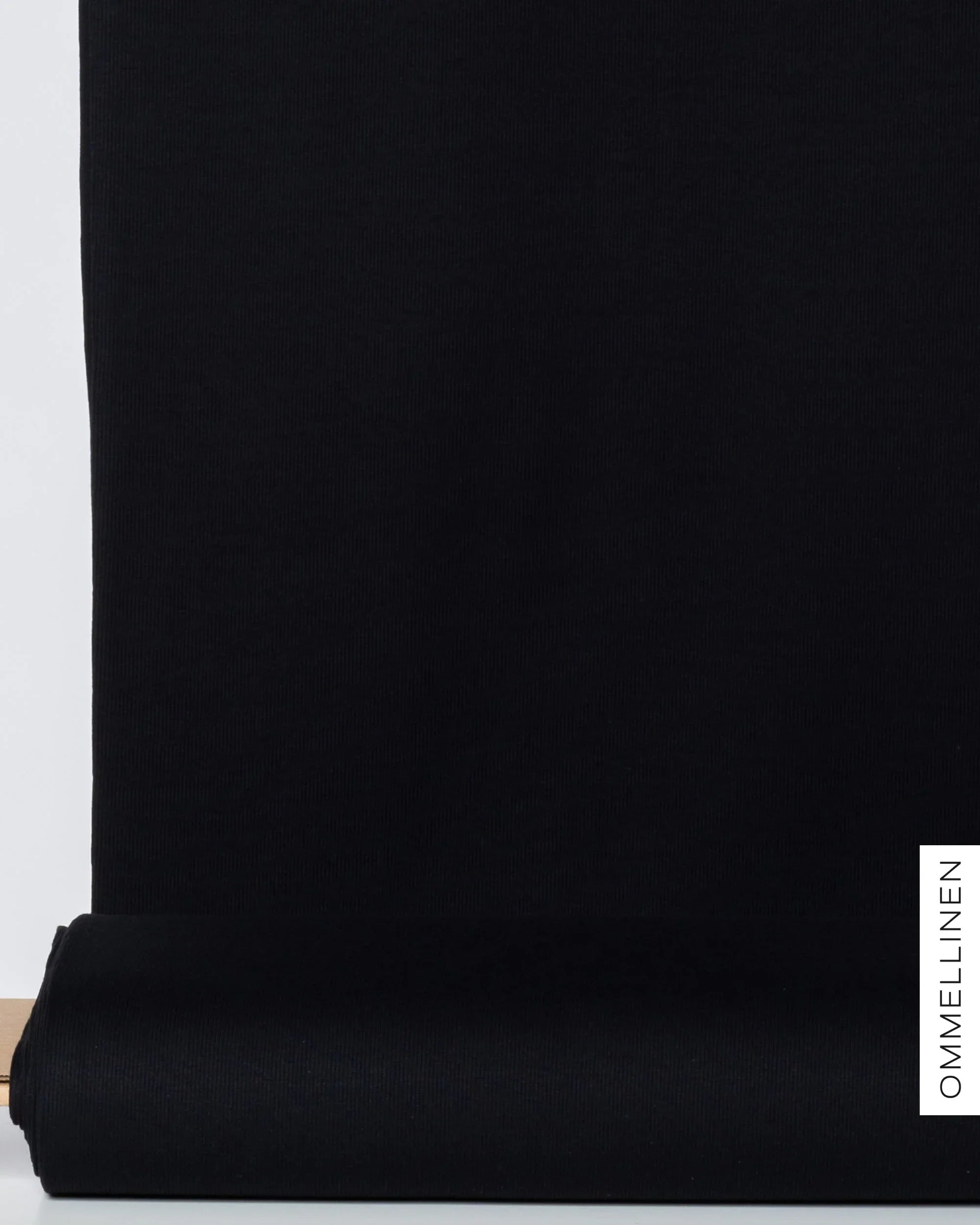 Vahva kotimainen resori, musta