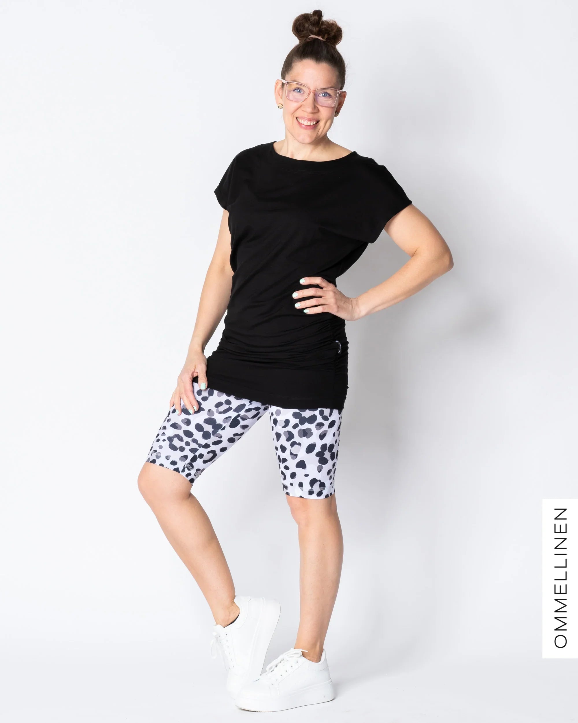 Sporttishortsit, Kukkaleopardi - harmaa