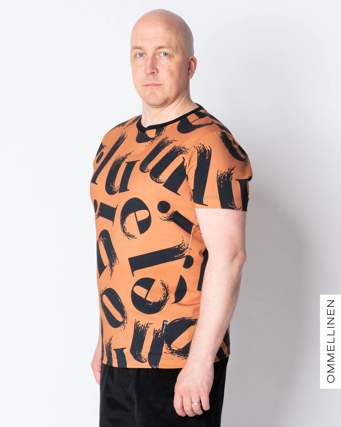 Miesten T-paita, Kirjaimet - ruskea, lievä II-laatu