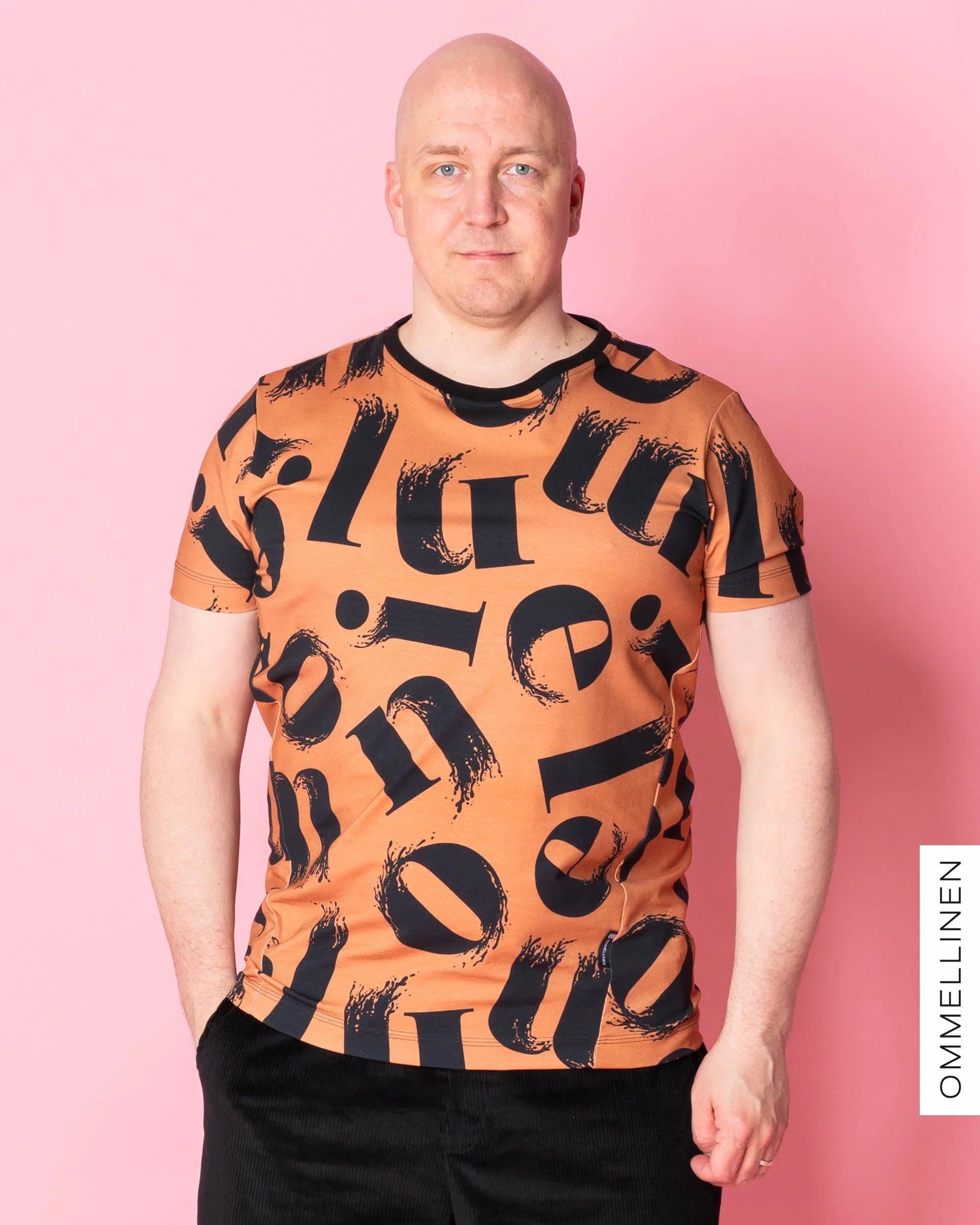 Miesten T-paita, Kirjaimet - ruskea, lievÀ II-laatu