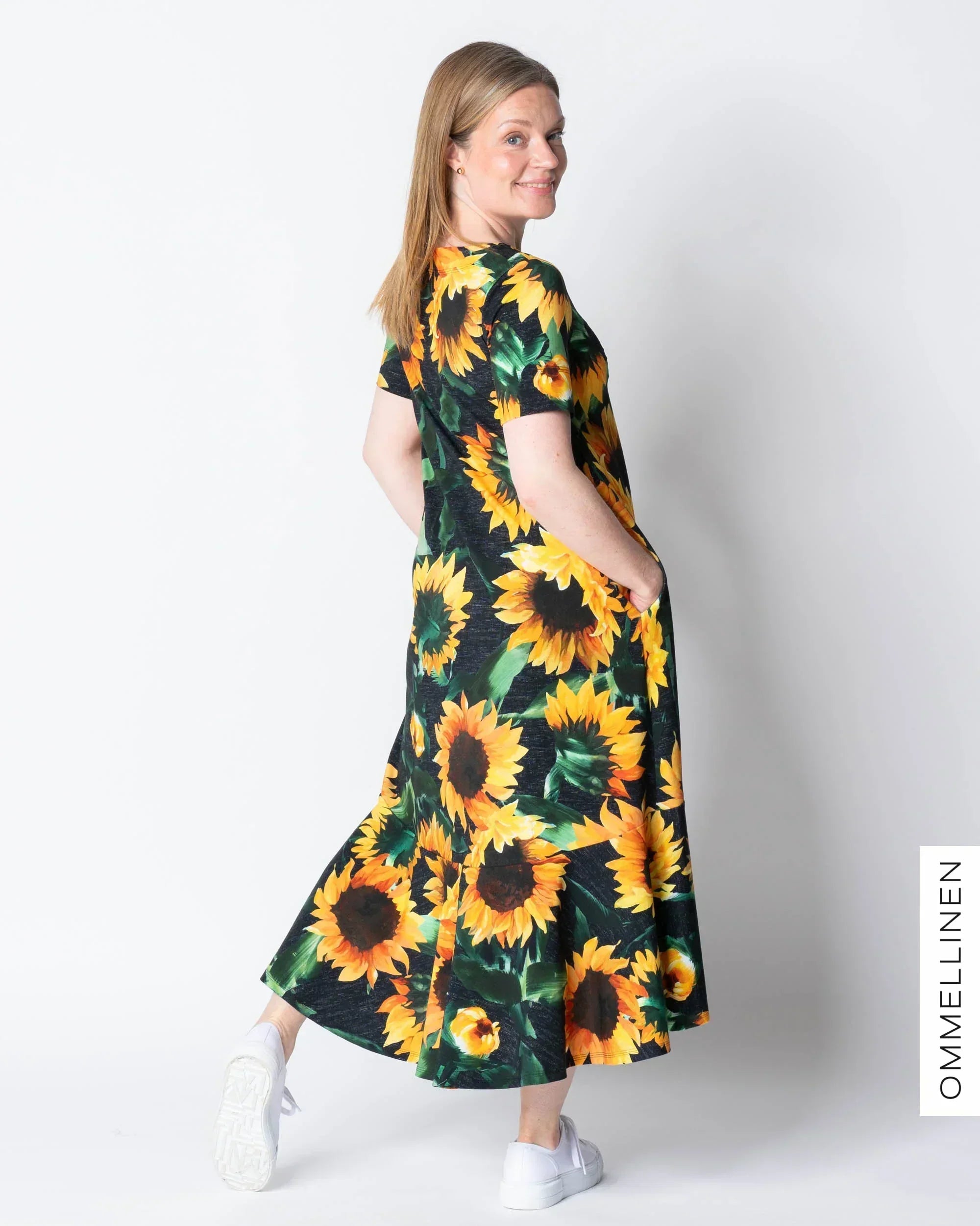 Hulmuhelmamekko, Auringonkukka - musta