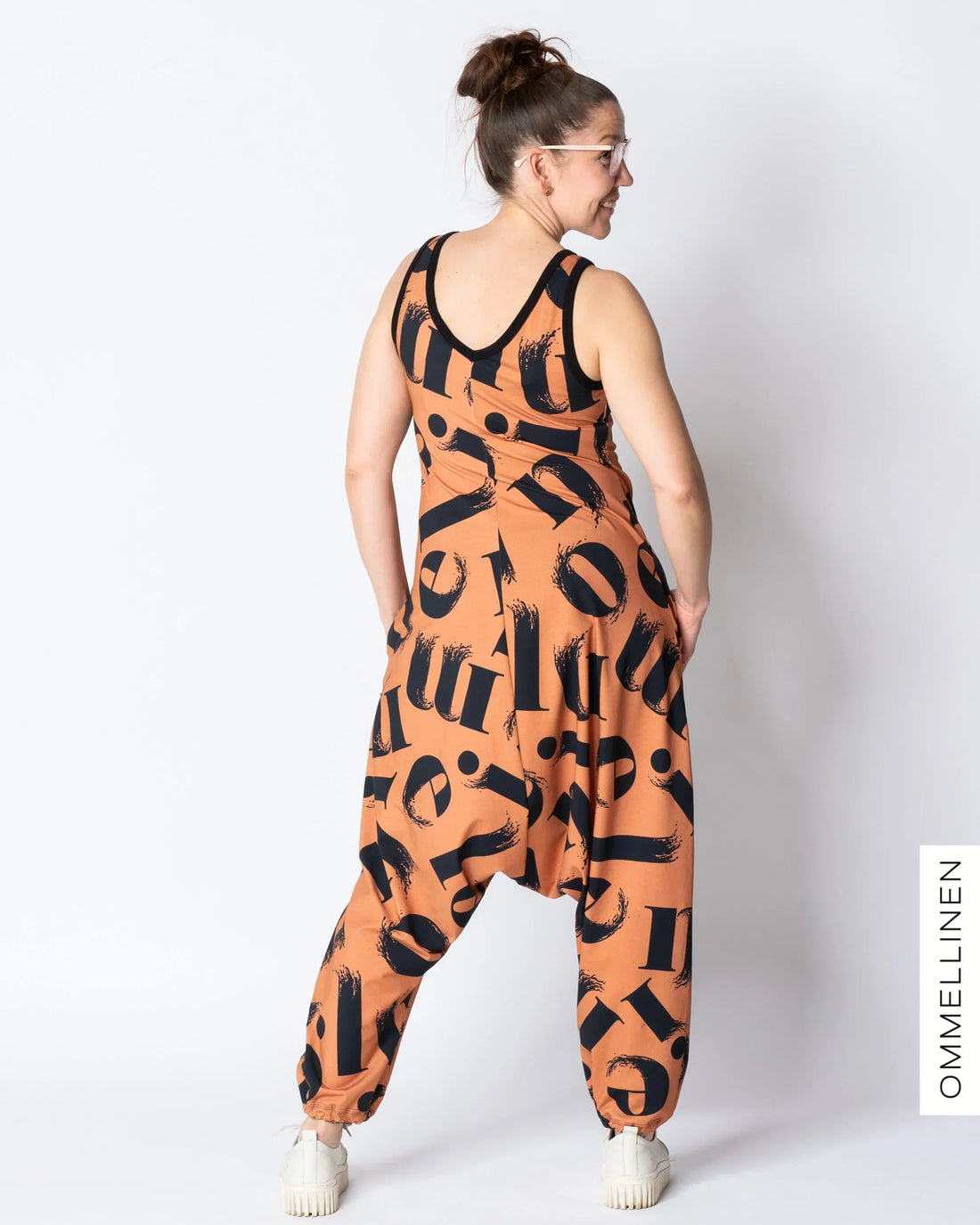 Haaremihaalari, Kirjaimet - ruskea, lievÀ II-laatu