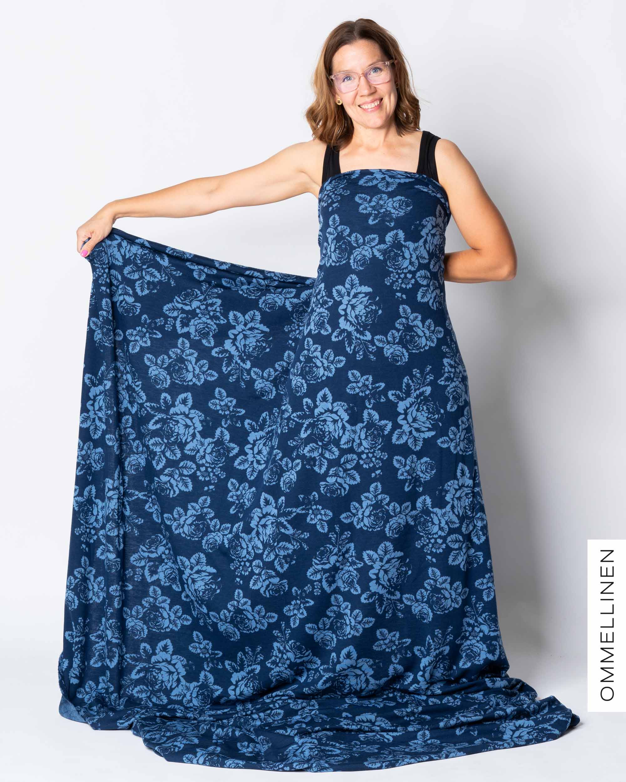 Merino wool - PRE-CUT, Babushka Roses - blue