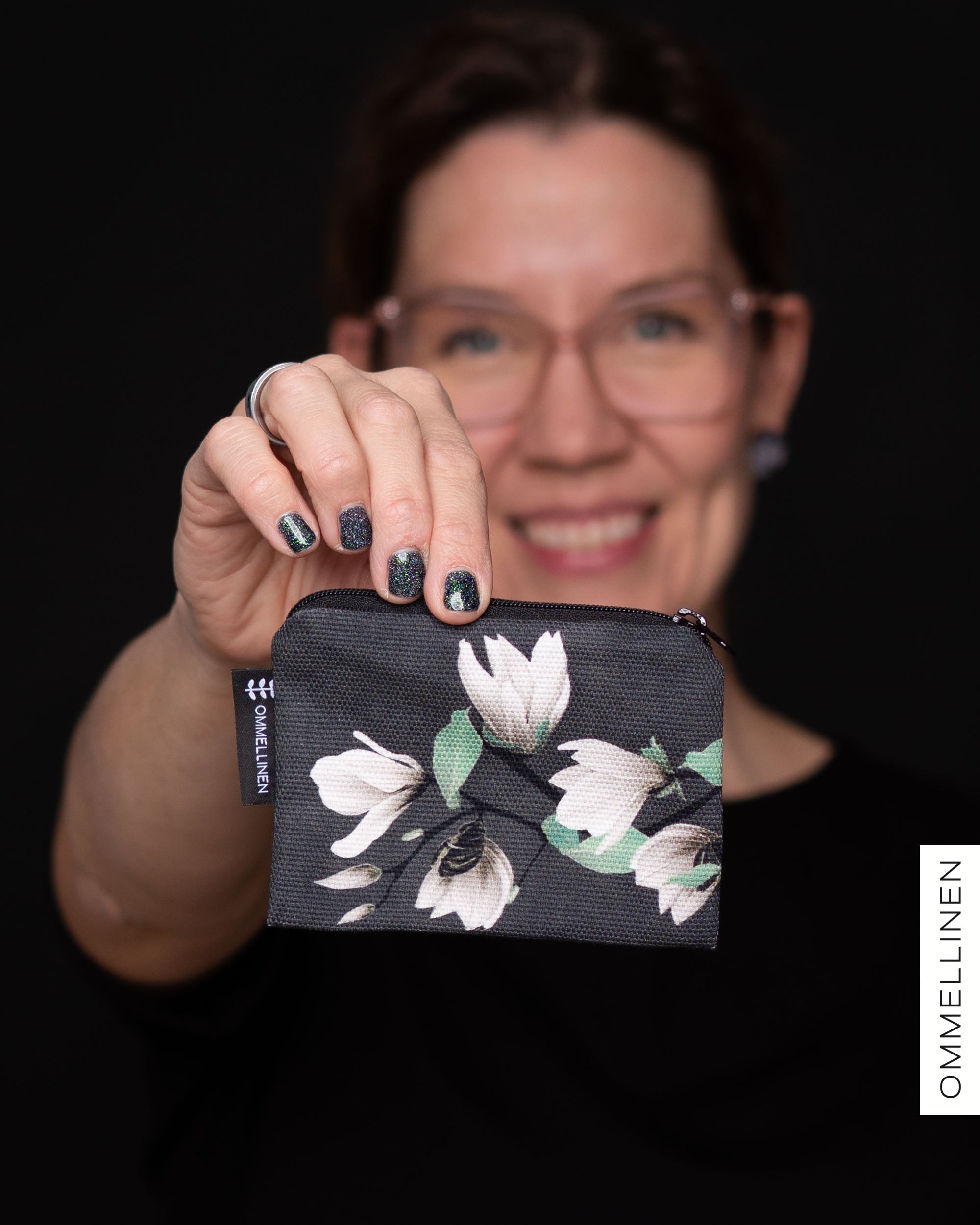 Makeup bag - small, Magnolian kuiskaus - light