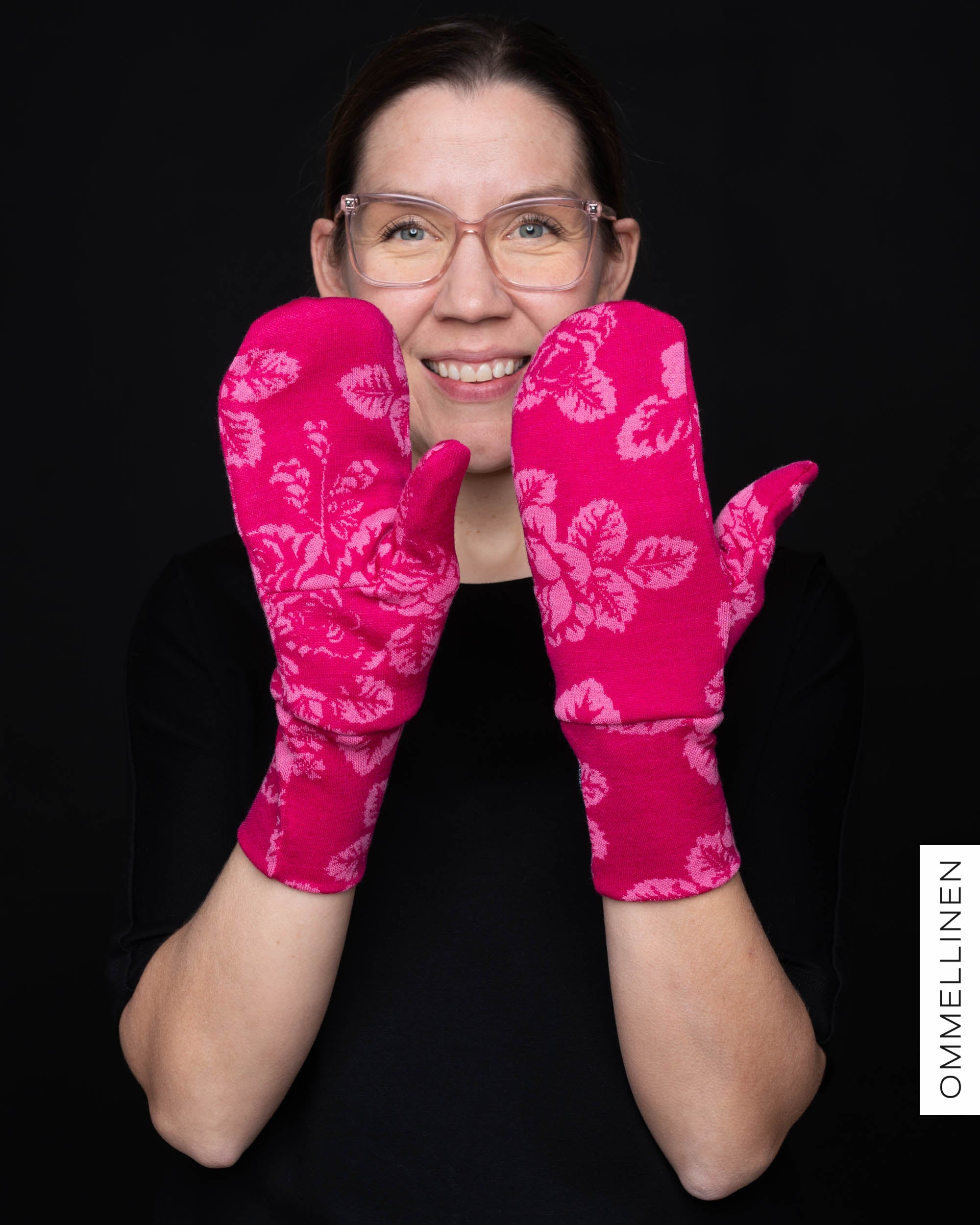 MERINO mittens, Babushka Roses - pink