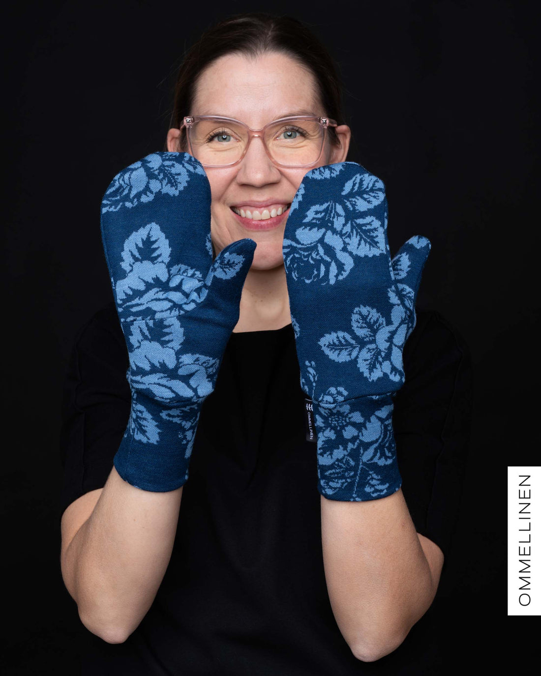 MERINO mittens, Babushka Roses - blue