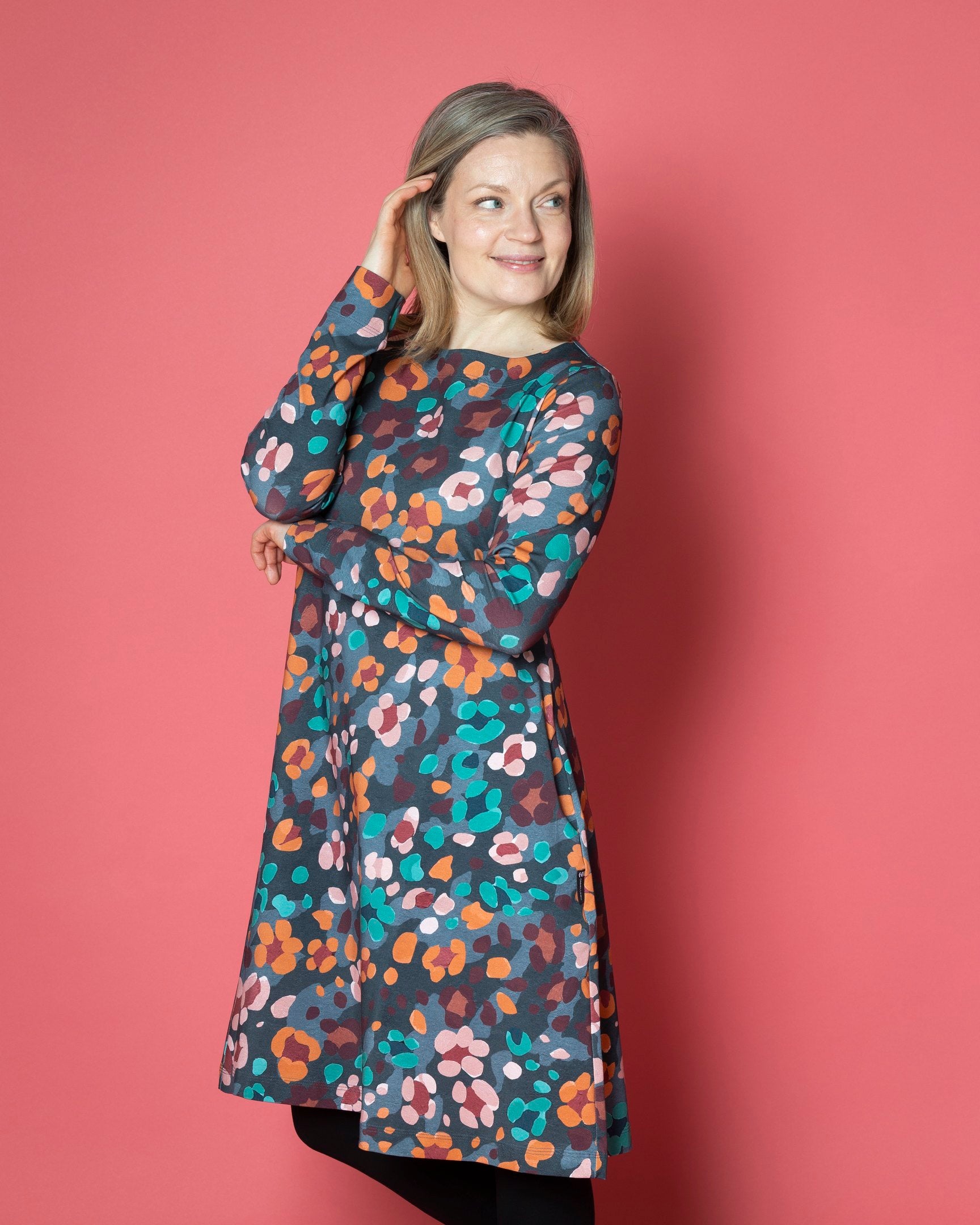 Mekkotunika, Kukkaleopardi - moniväri