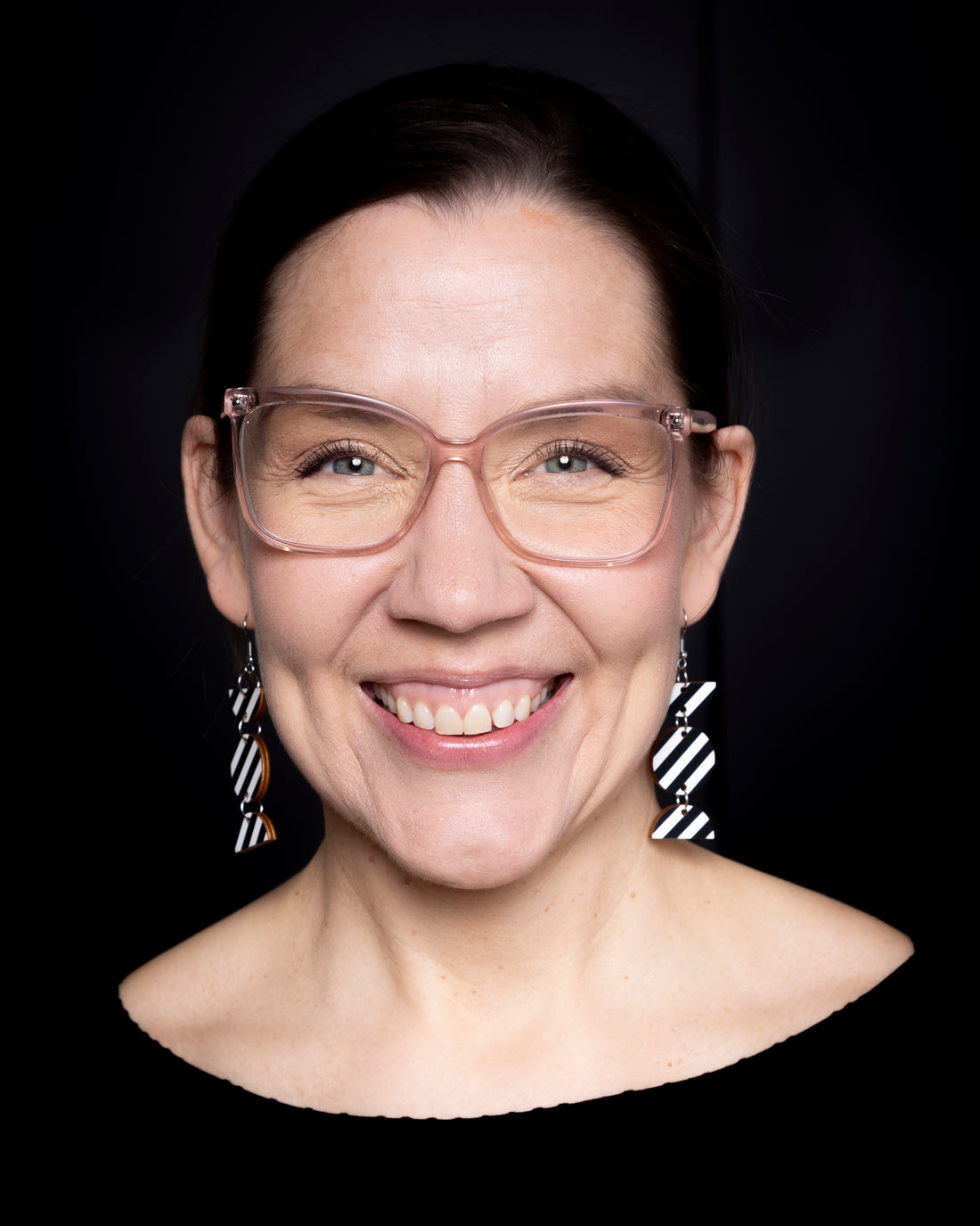 Korvakorut, Raita - musta riippuva, koukku