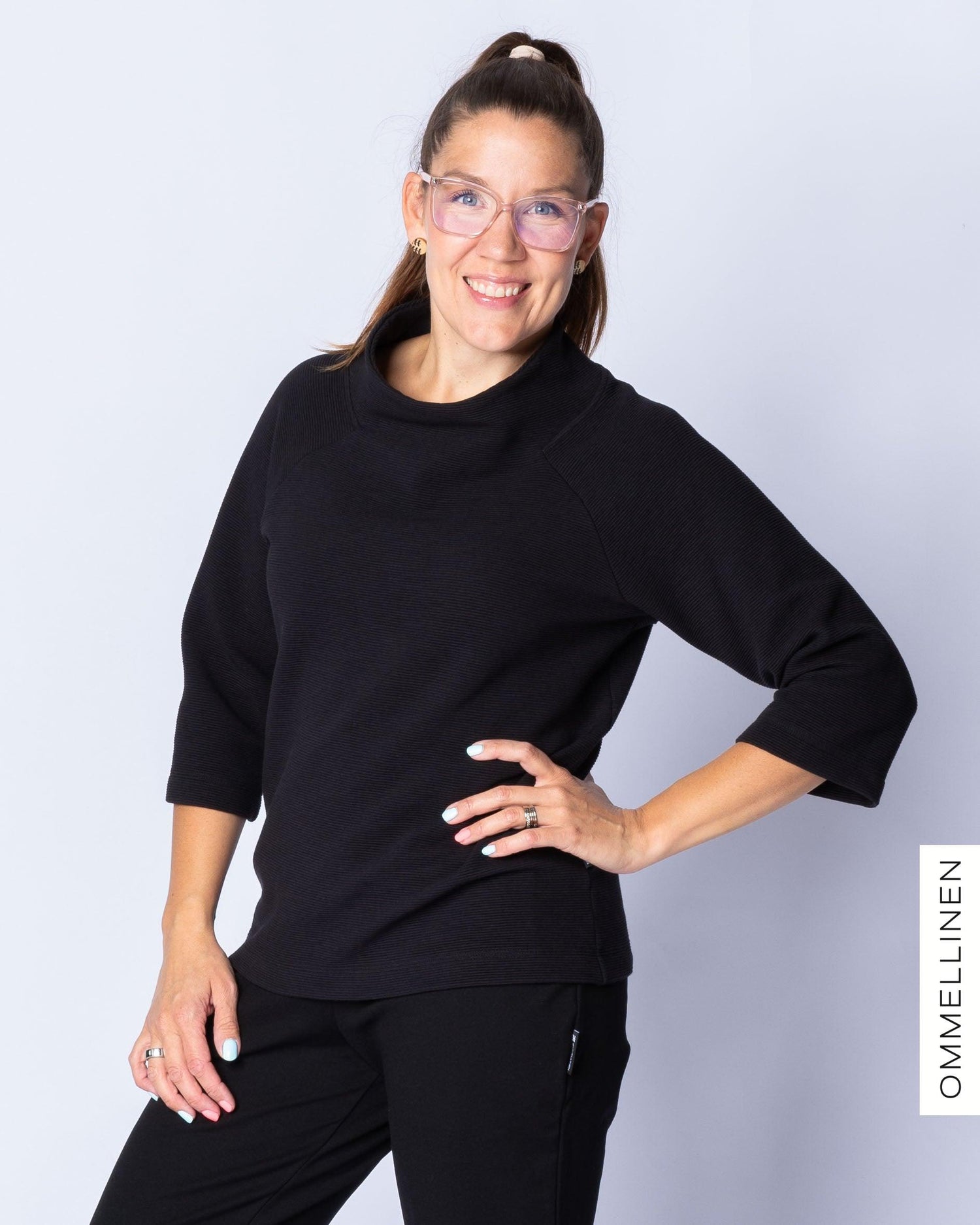 SÀrmÀ-paita, musta