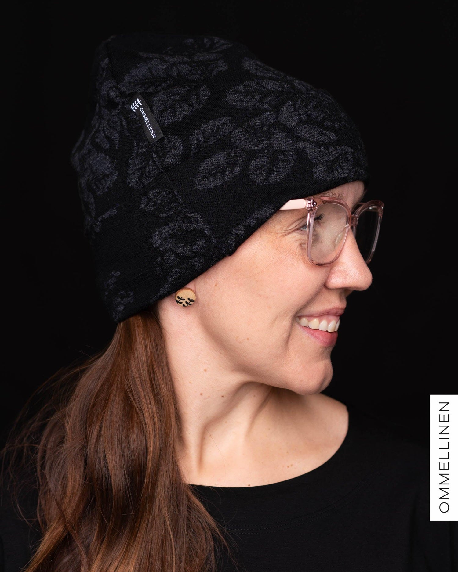 Merino wool hat, Babushka Roses - black/grey