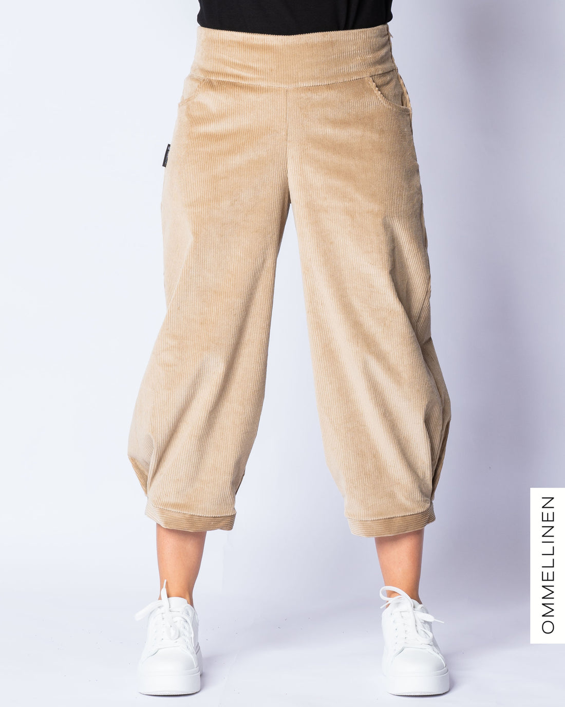 CORDUROY short pants, sand