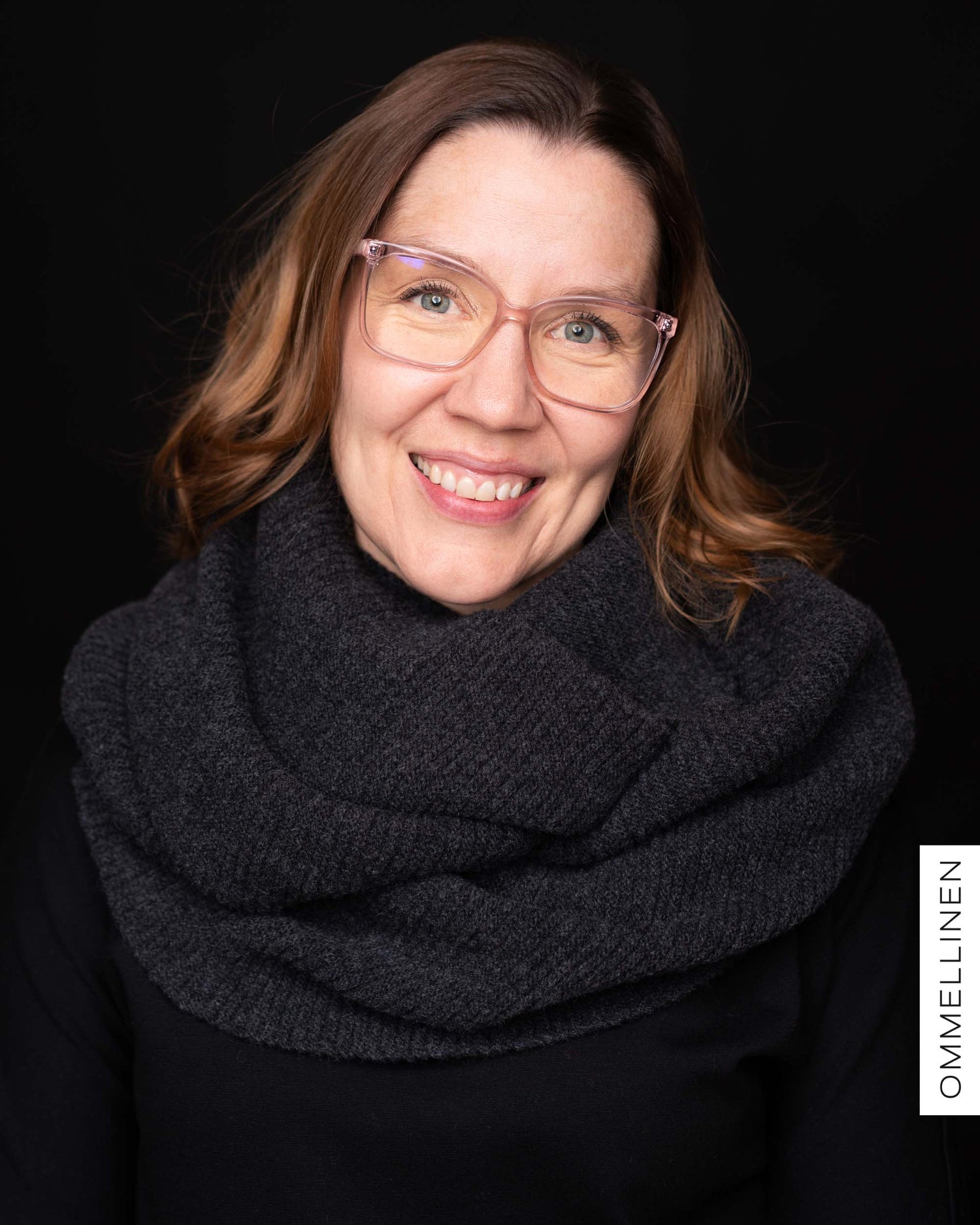 Maxituubi, tummanharmaa