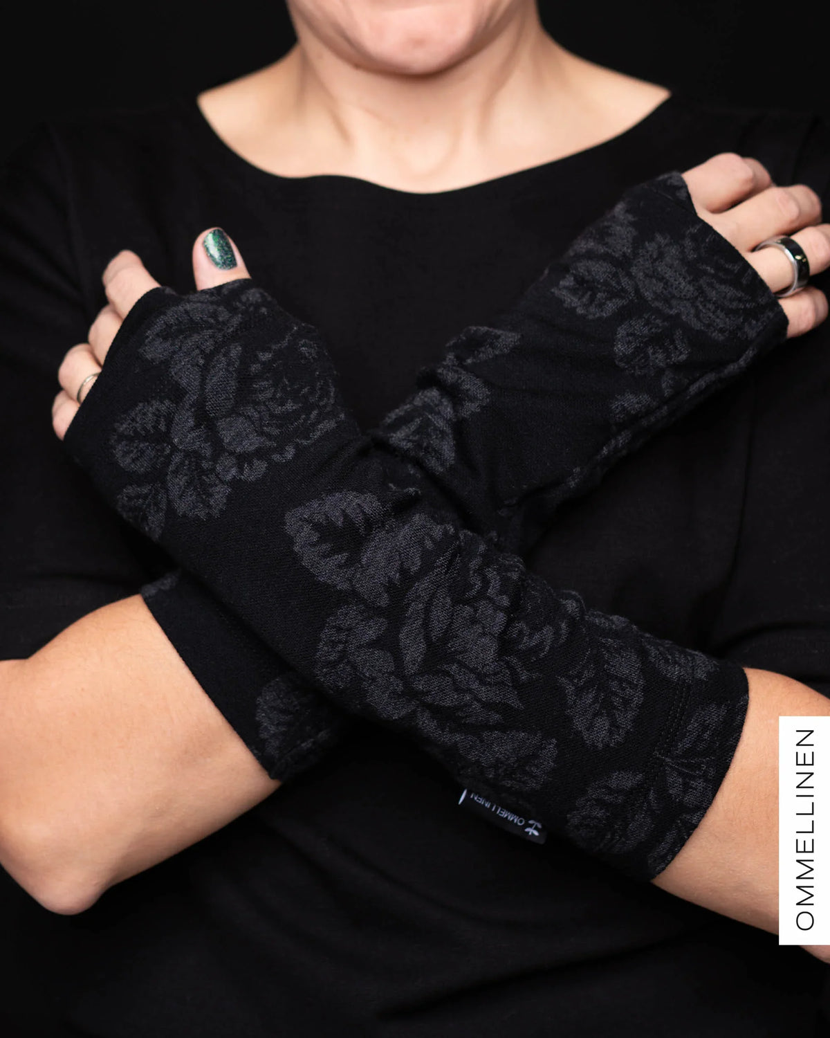 HALF gloves merino wool, Babushka Roses - black/grey
