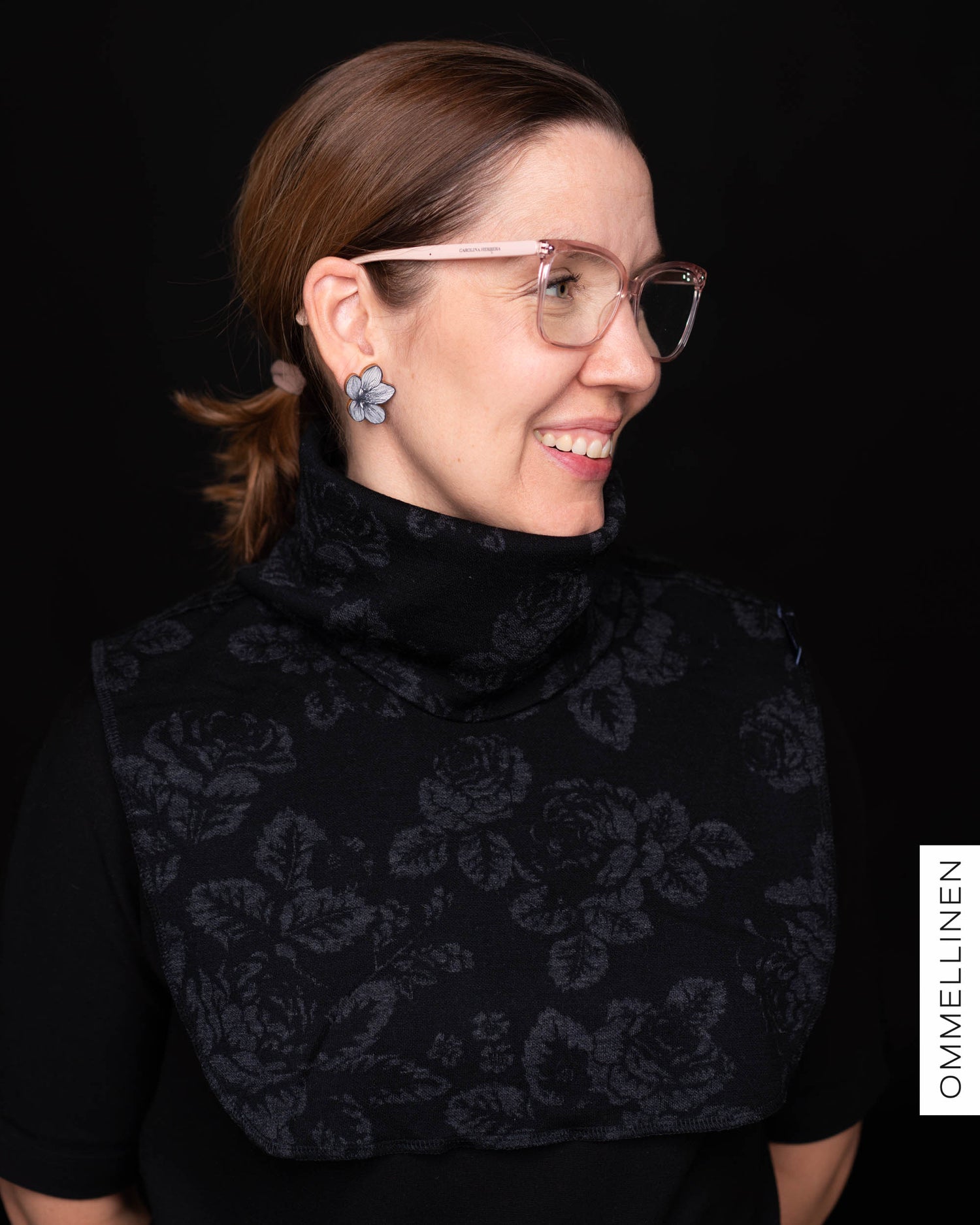 Merino wool collar, Babushka Roses - black/grey