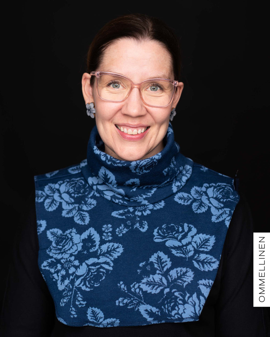 Merino wool collar, Babushka Roses - blue