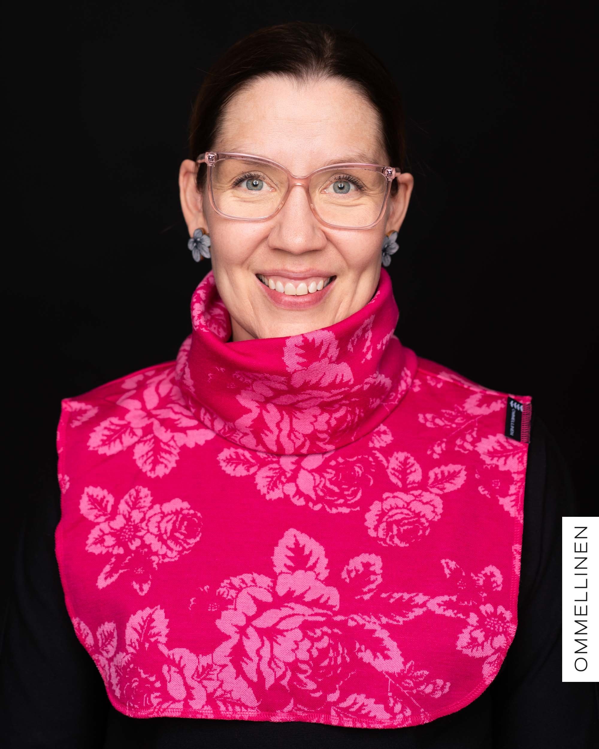 Merino wool collar, Babushka Roses - pink