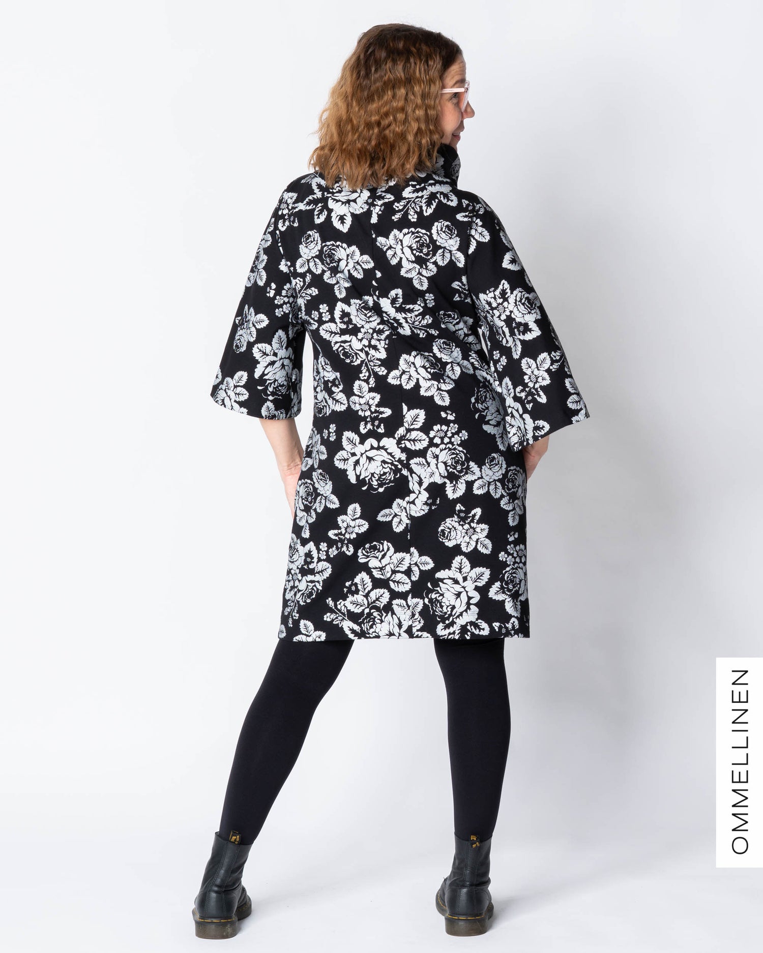 Hulmutunika, Babushka Roses - hopea