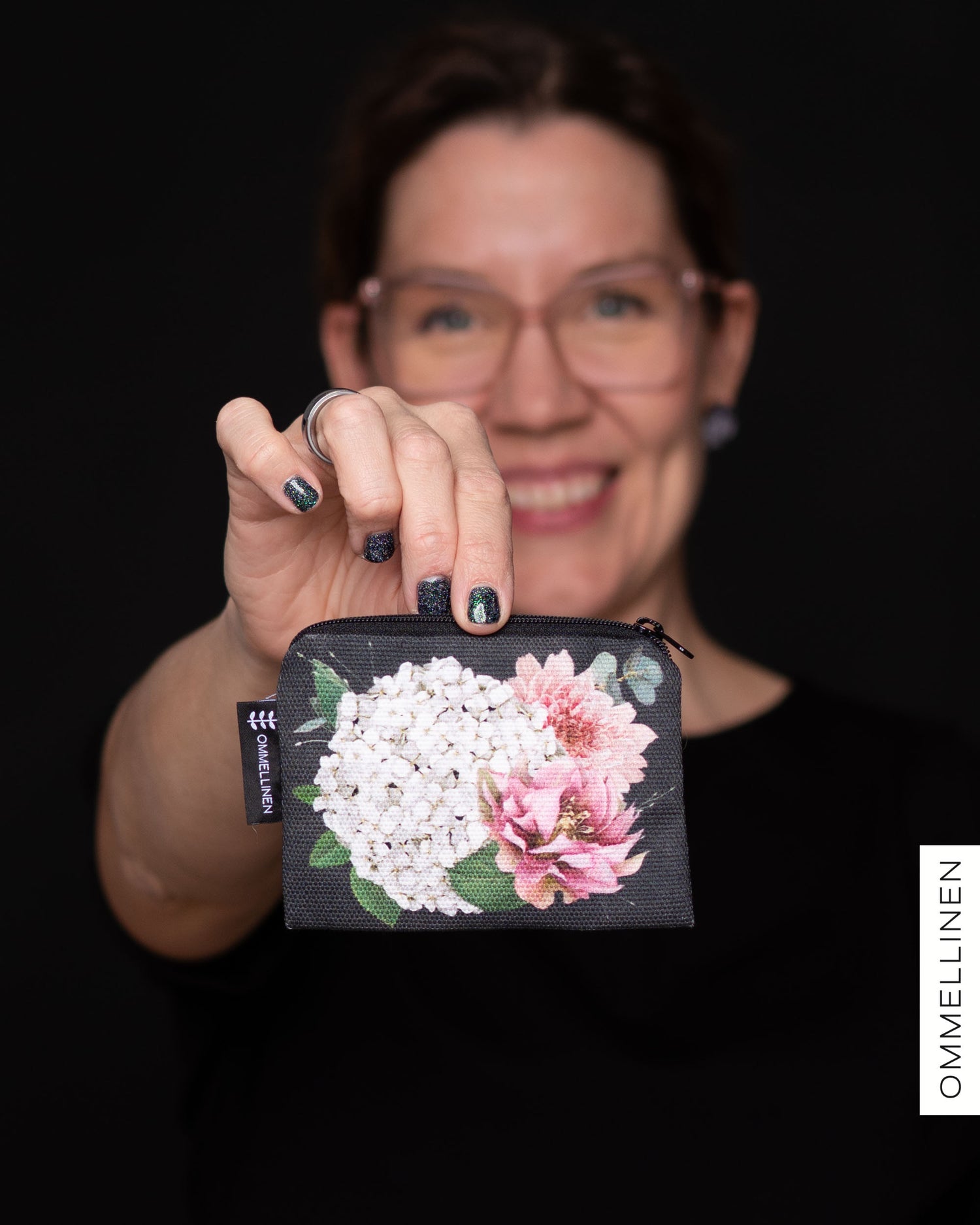 Makeup bag - small, Kukkakimppu