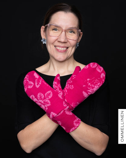 MERINO mittens, Babushka Roses - pink