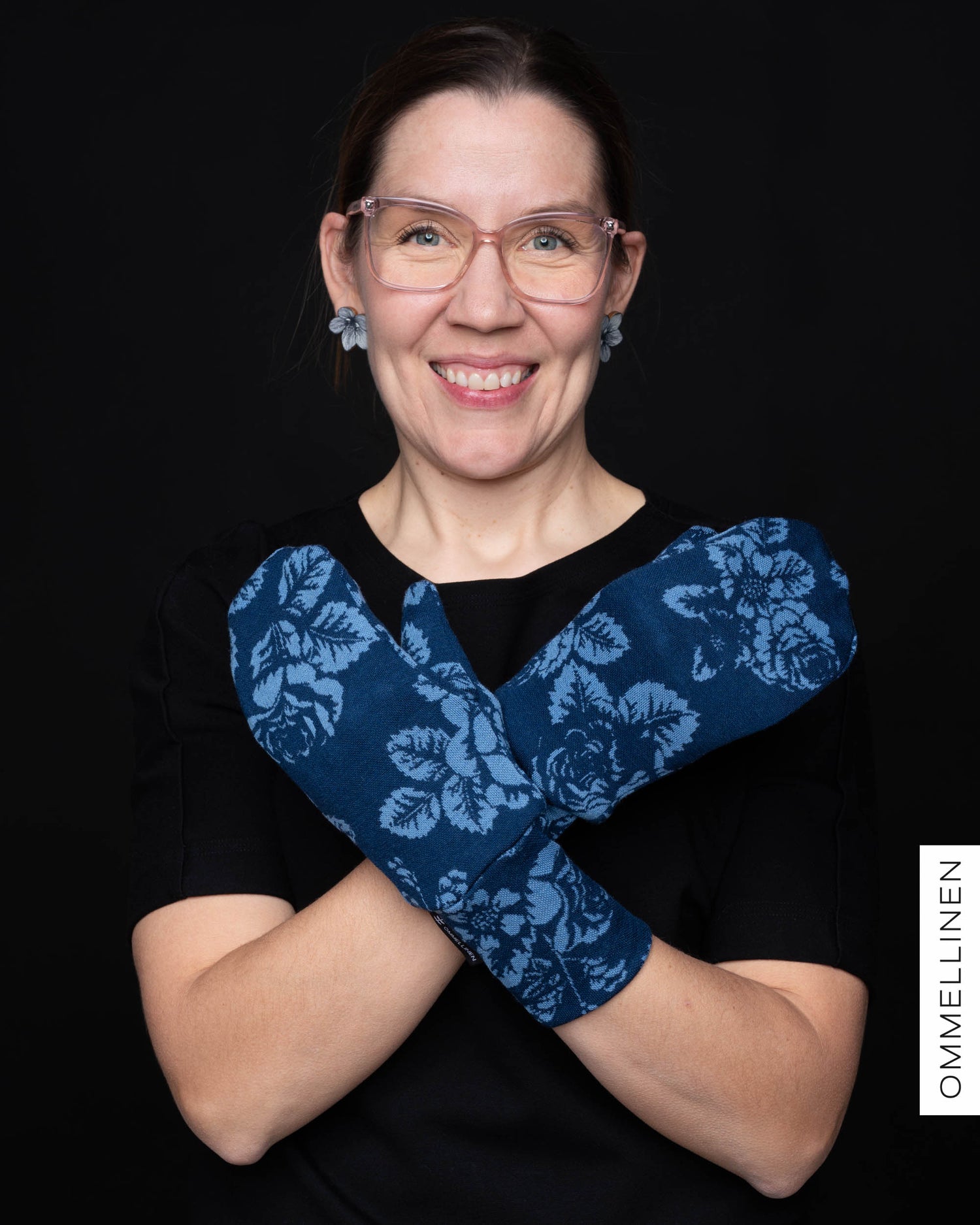 MERINO mittens, Babushka Roses - blue