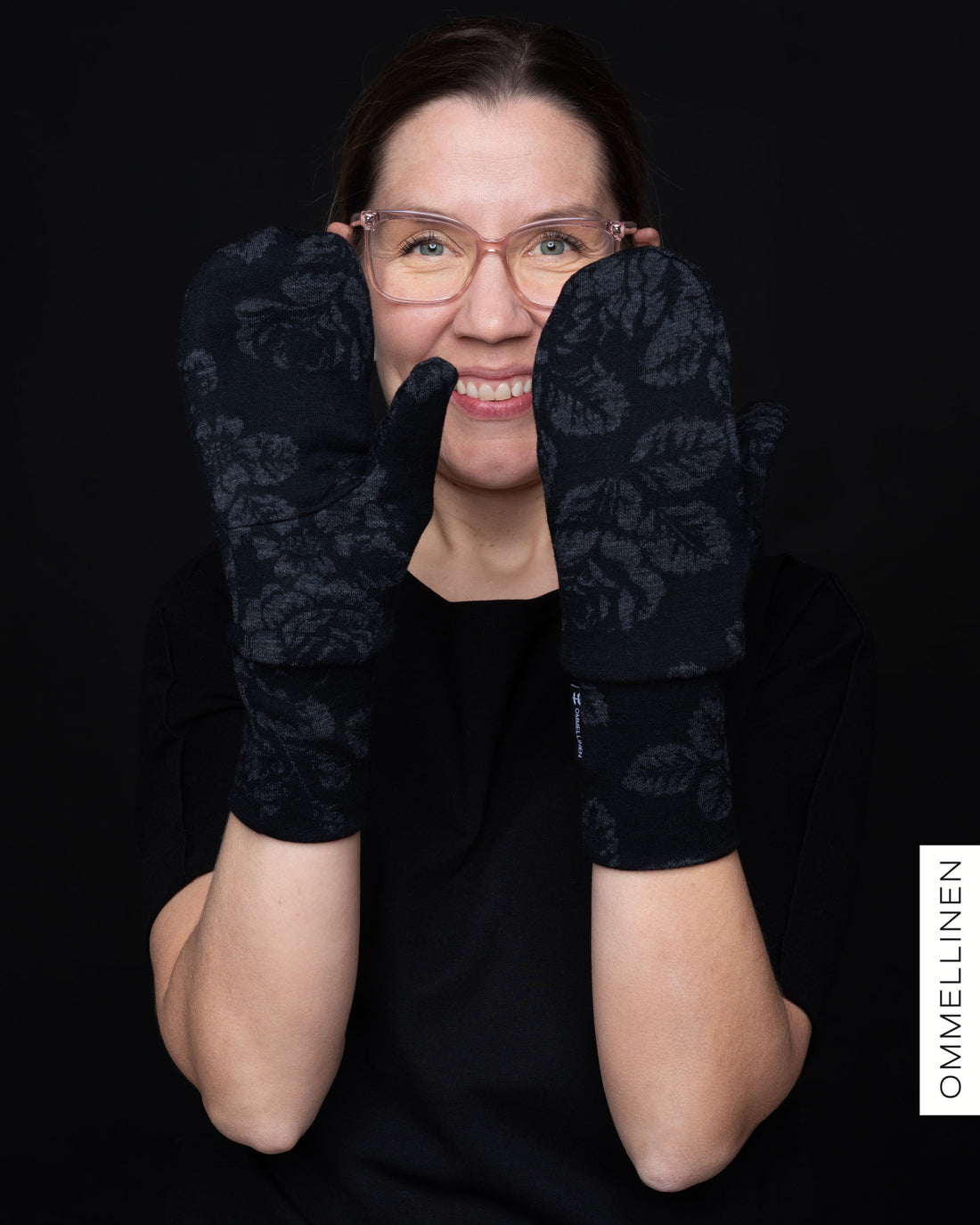 MERINO mittens, Babushka Roses - black/grey