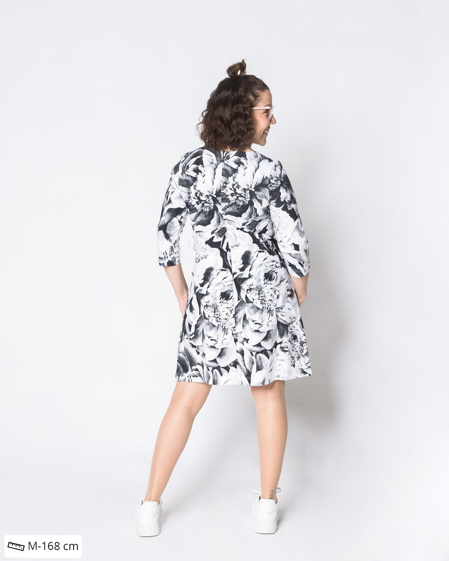 Solmumekko, Ikuisuus - mustavalkoinen