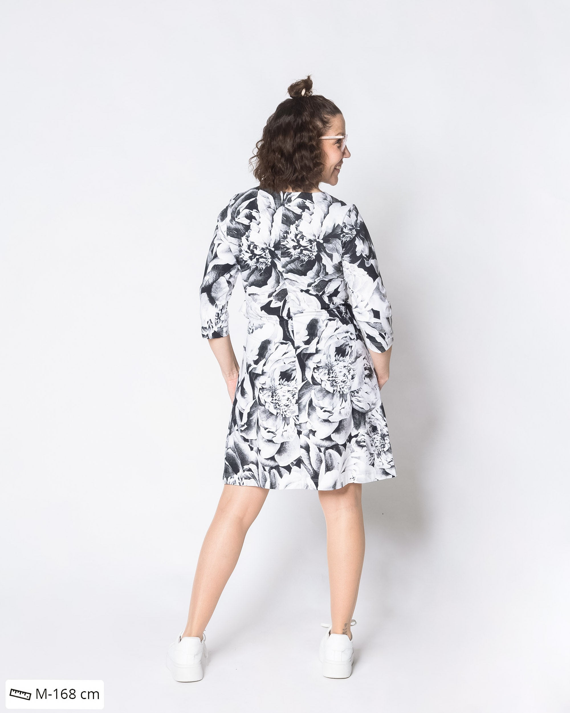 Solmumekko, Ikuisuus - mustavalkoinen