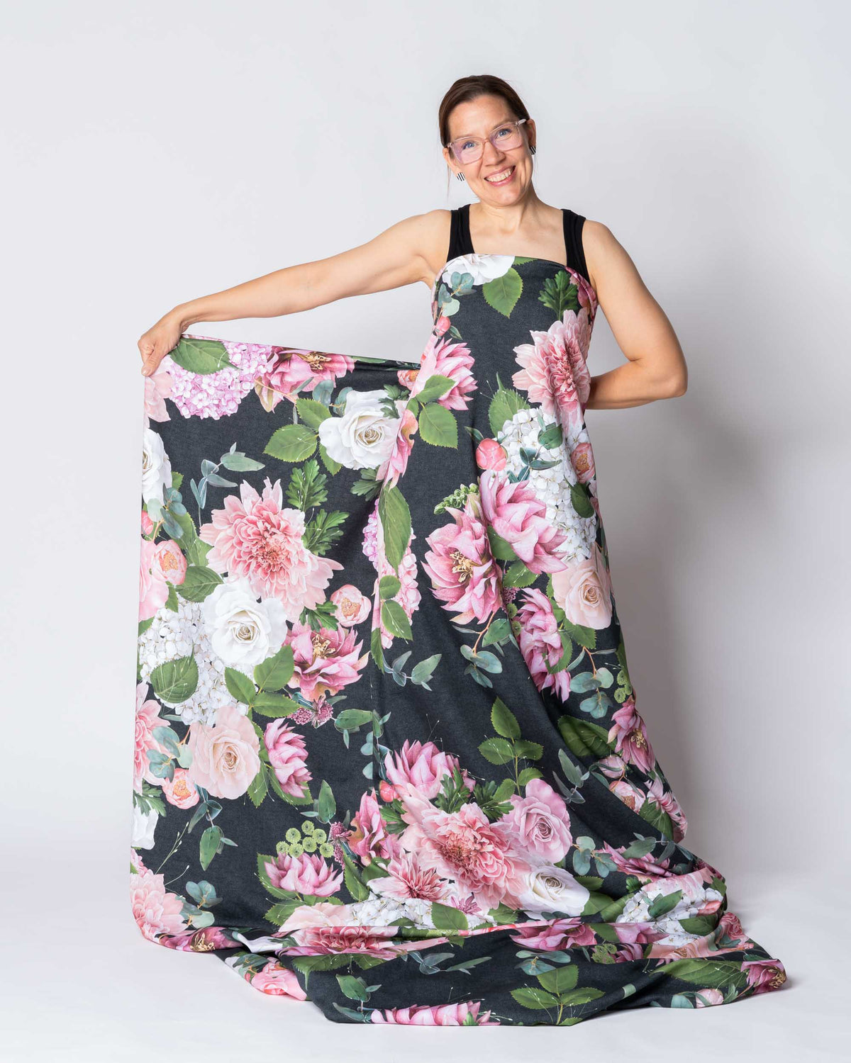 Cotton satin, Kukkakimppu - black