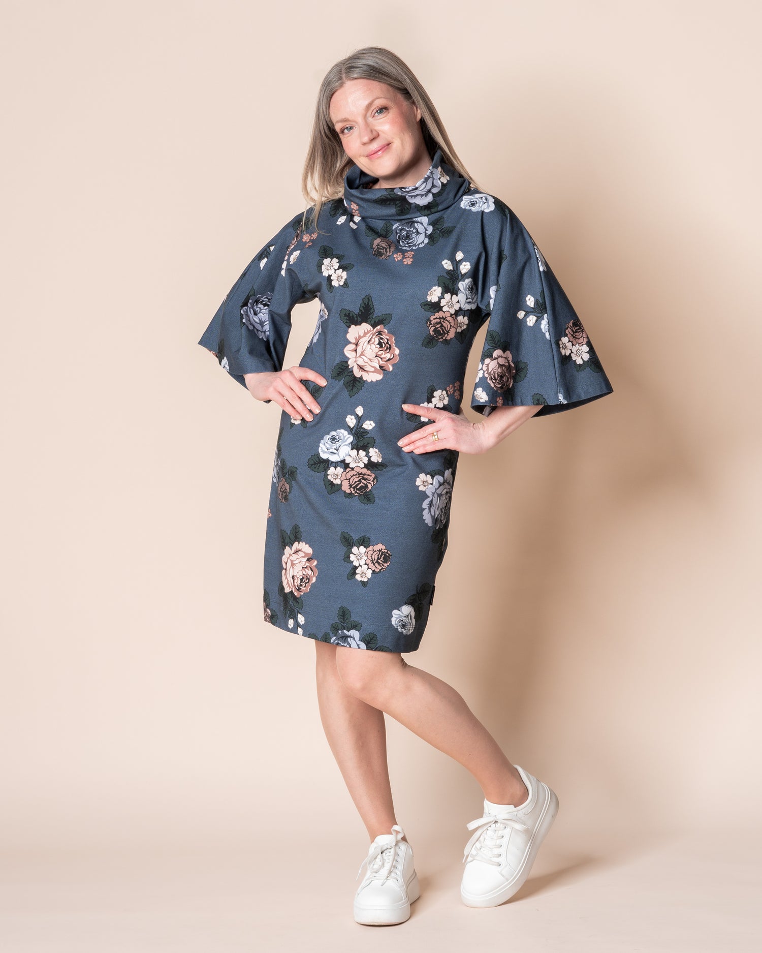 Hulmutunika, Babushka Roses - mustikka