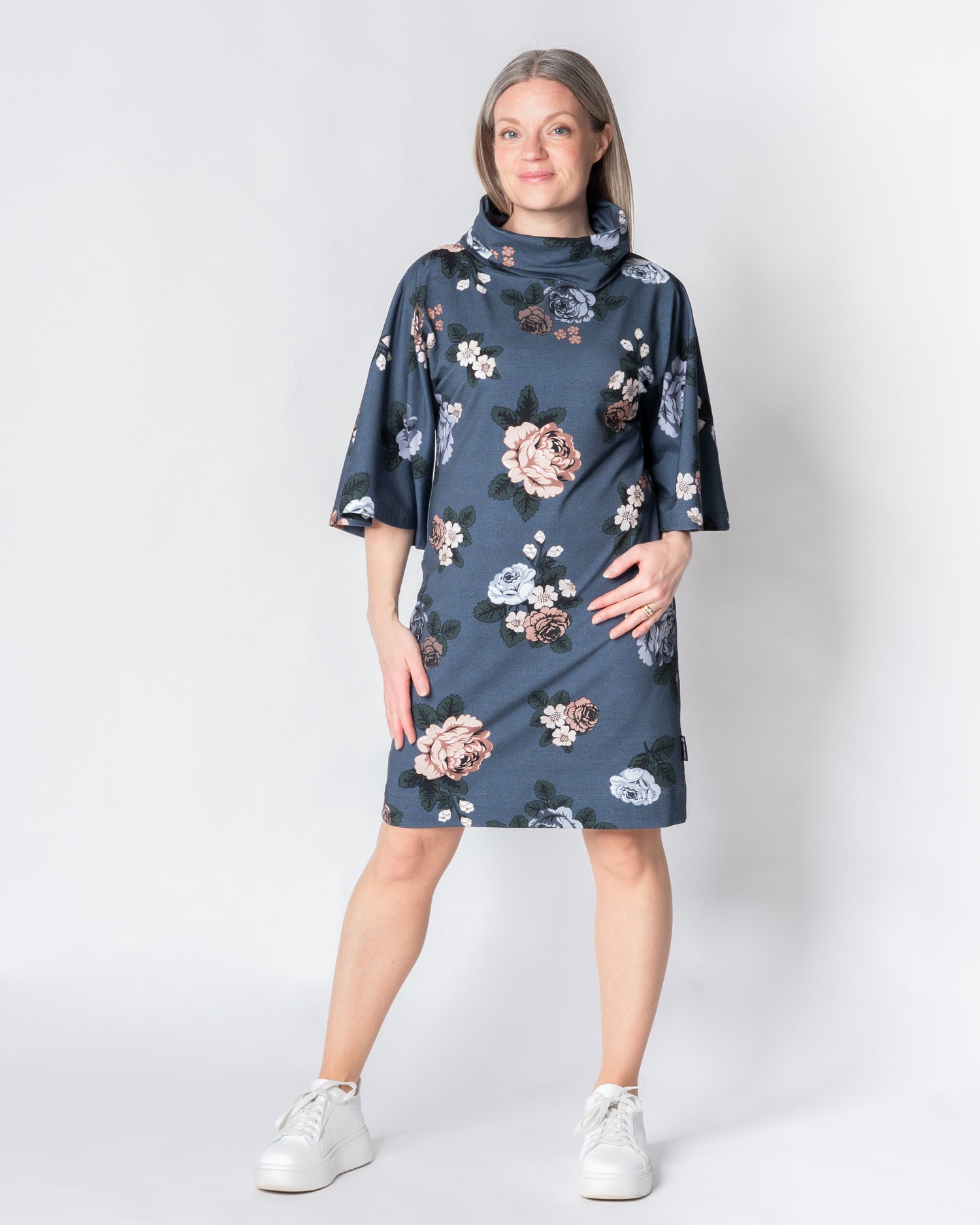 Hulmutunika, Babushka Roses - mustikka