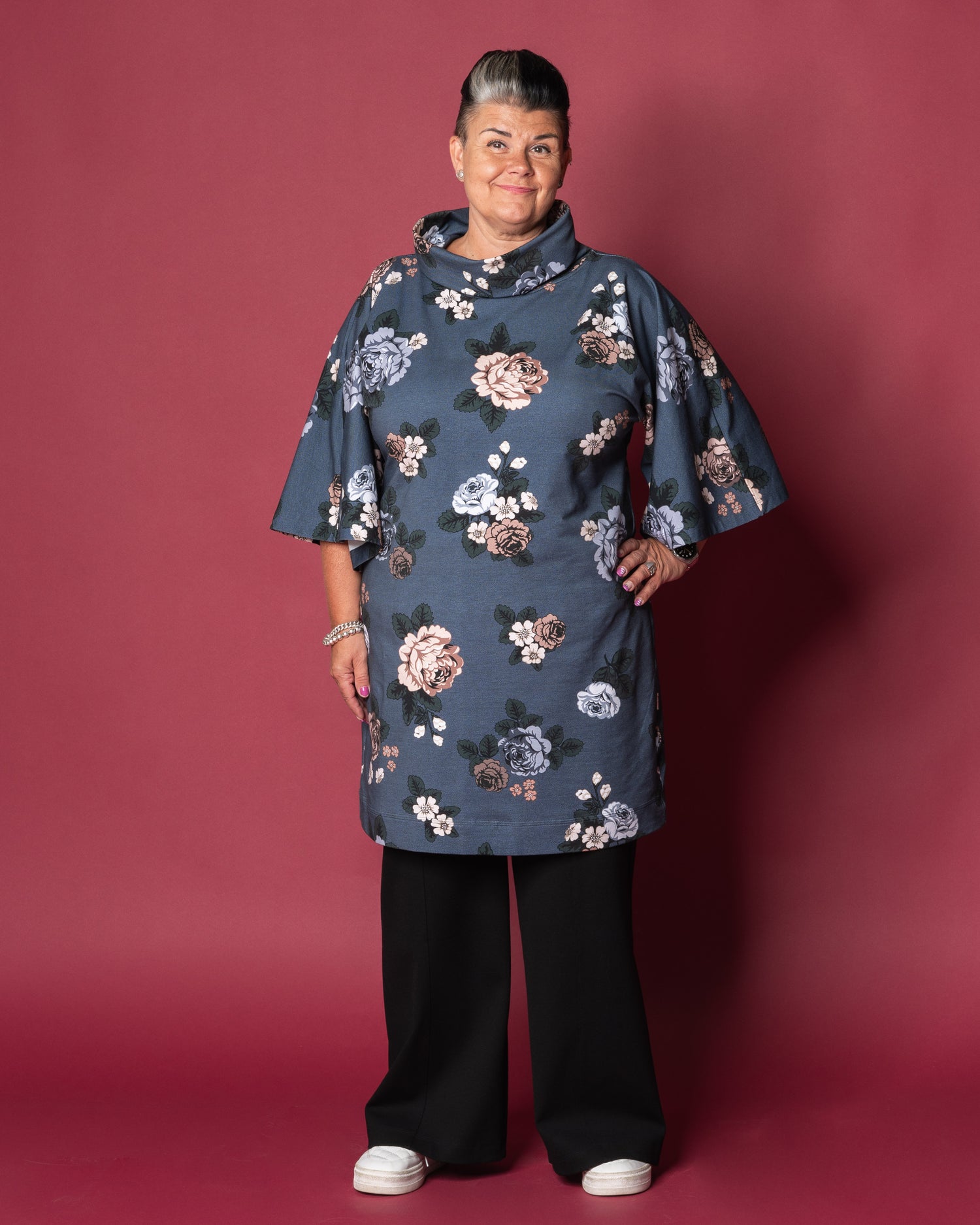 Hulmutunika, Babushka Roses - mustikka