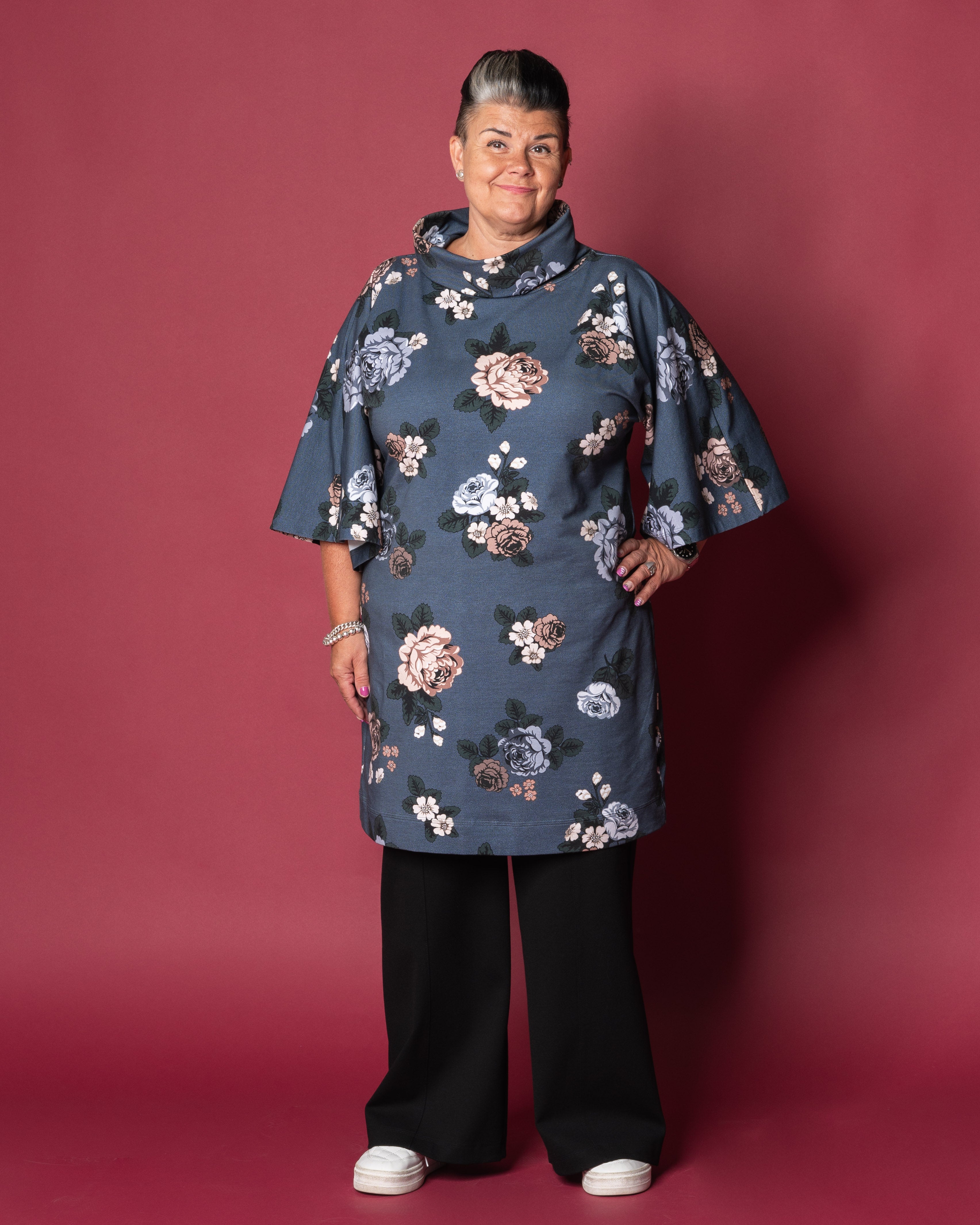Hulmutunika, Babushka Roses - mustikka