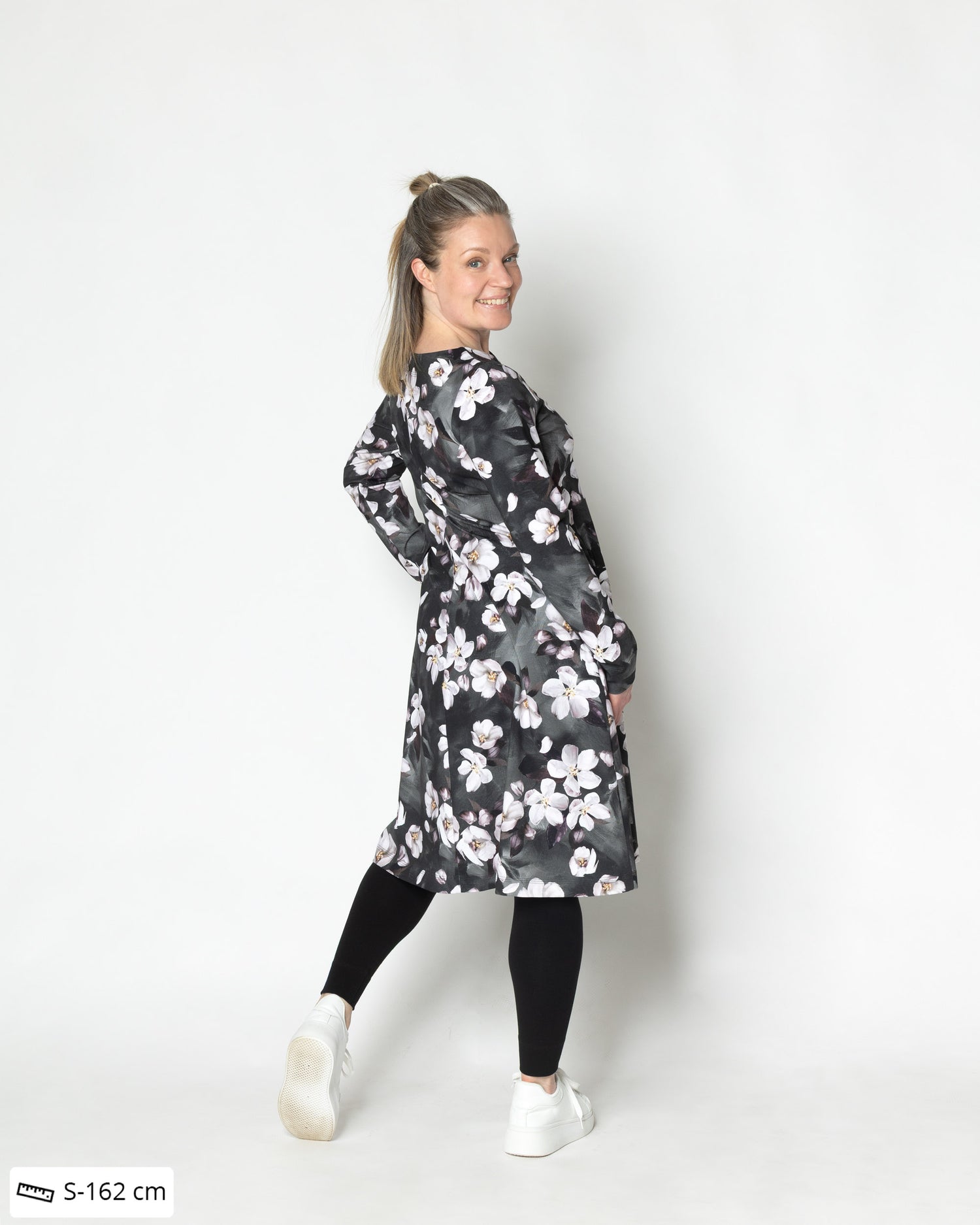 Mekkotunika, Omenankukkia - vaalea