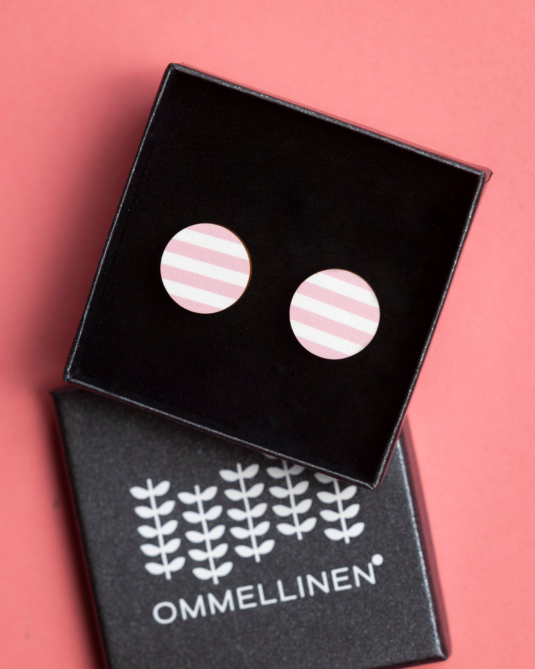 Korvakorut, Raita - vaaleanpunainen, nappi