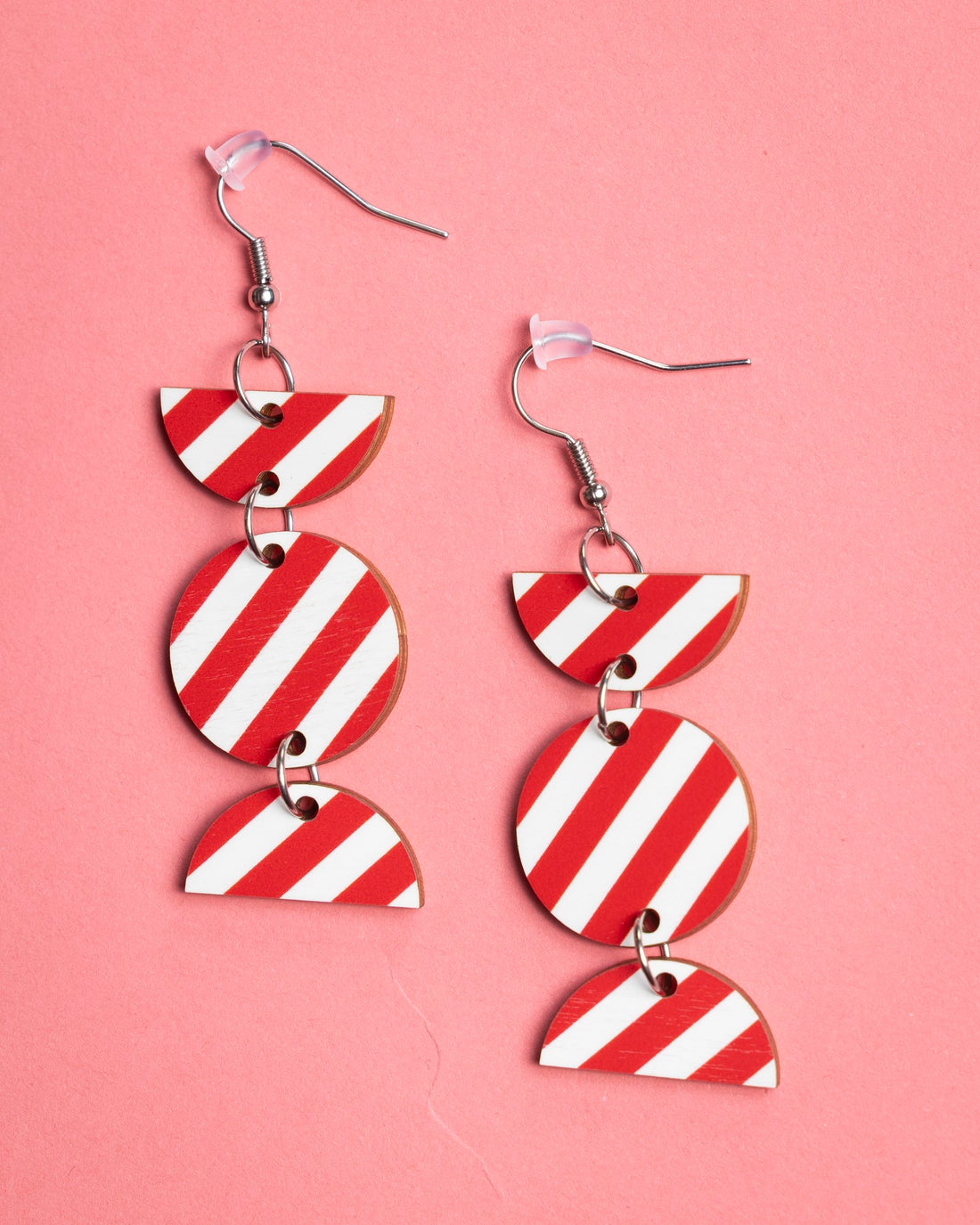 Korvakorut, Raita - punainen riippuva, koukku