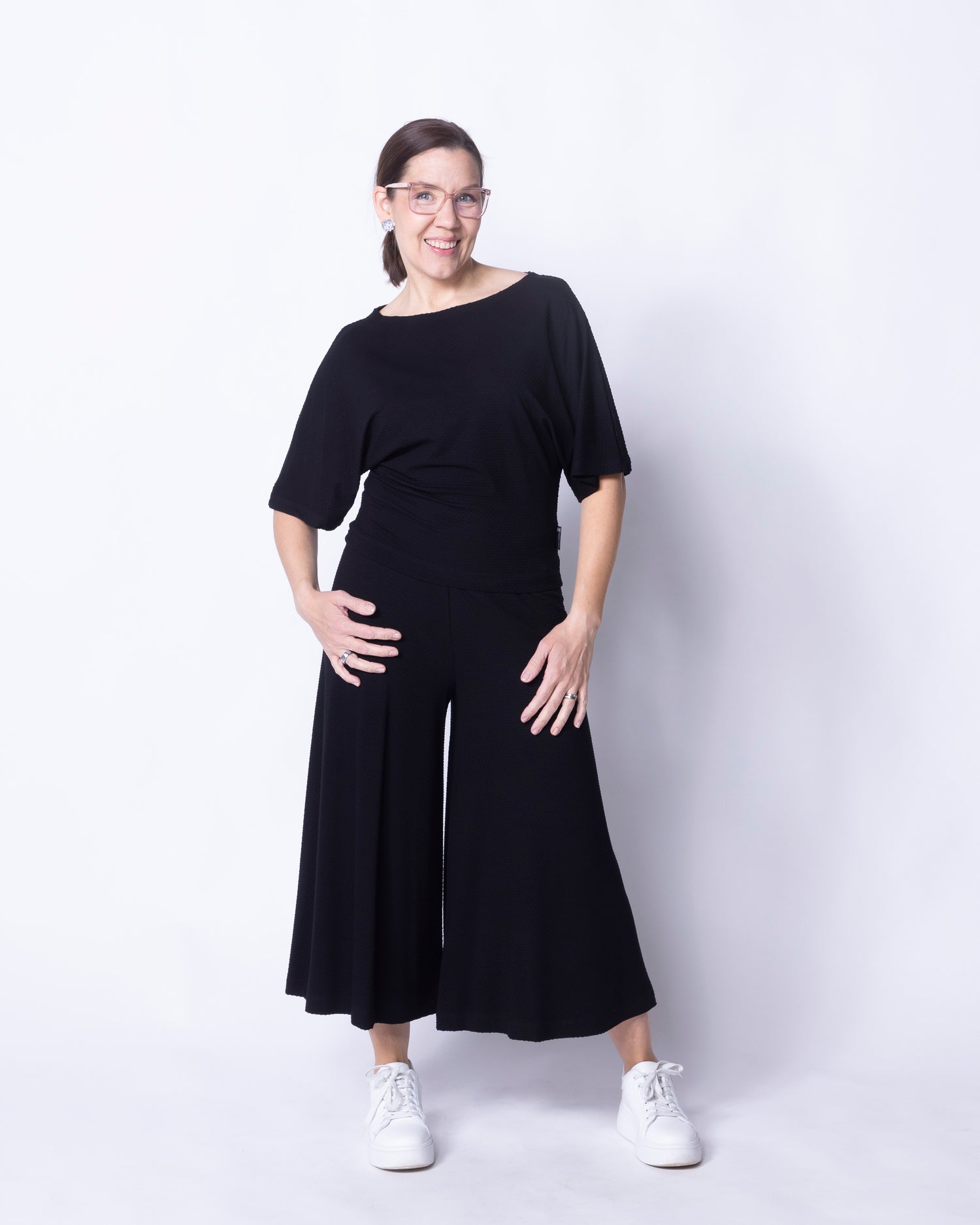 Helmiteeppari, musta