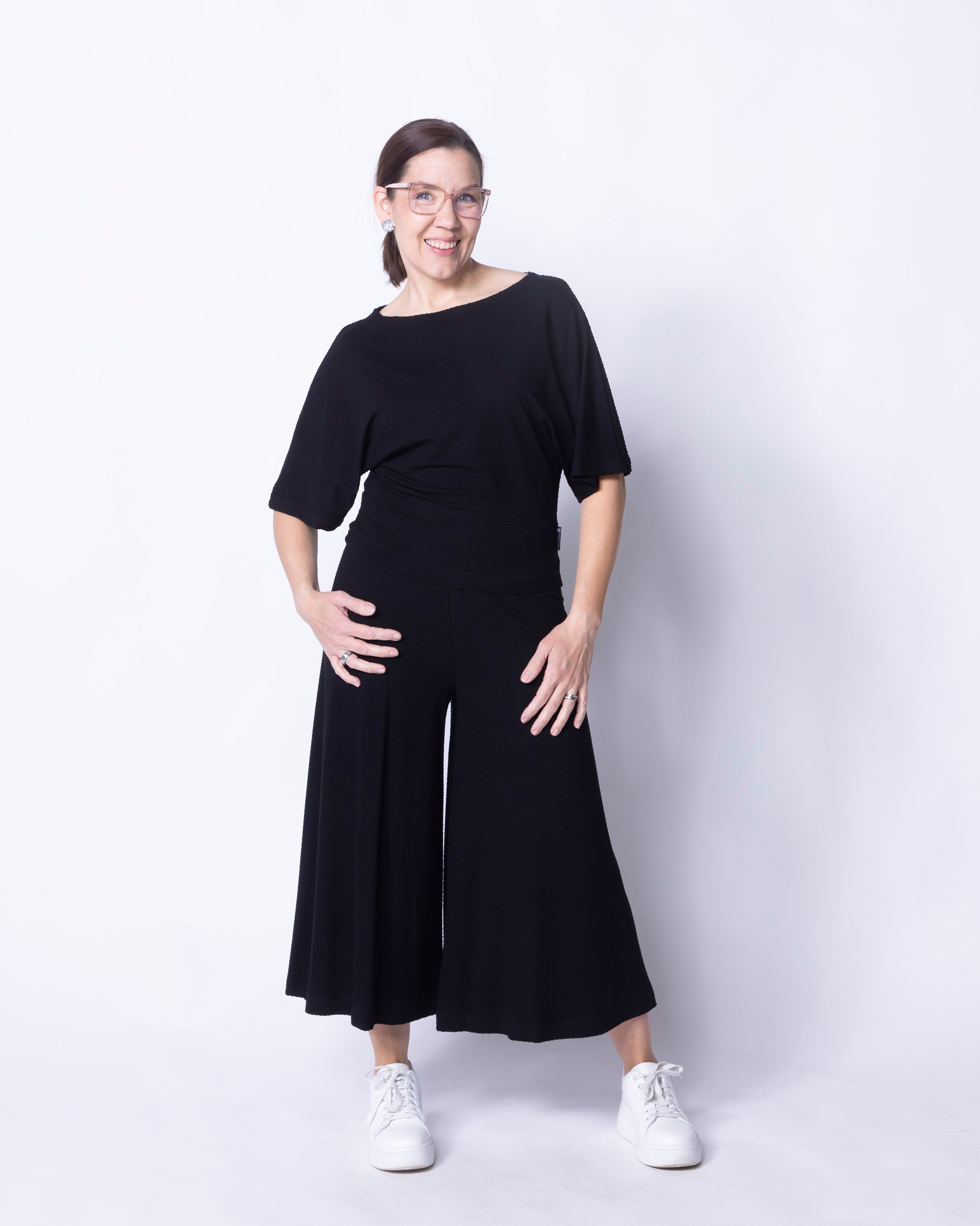 Helmiteeppari, musta