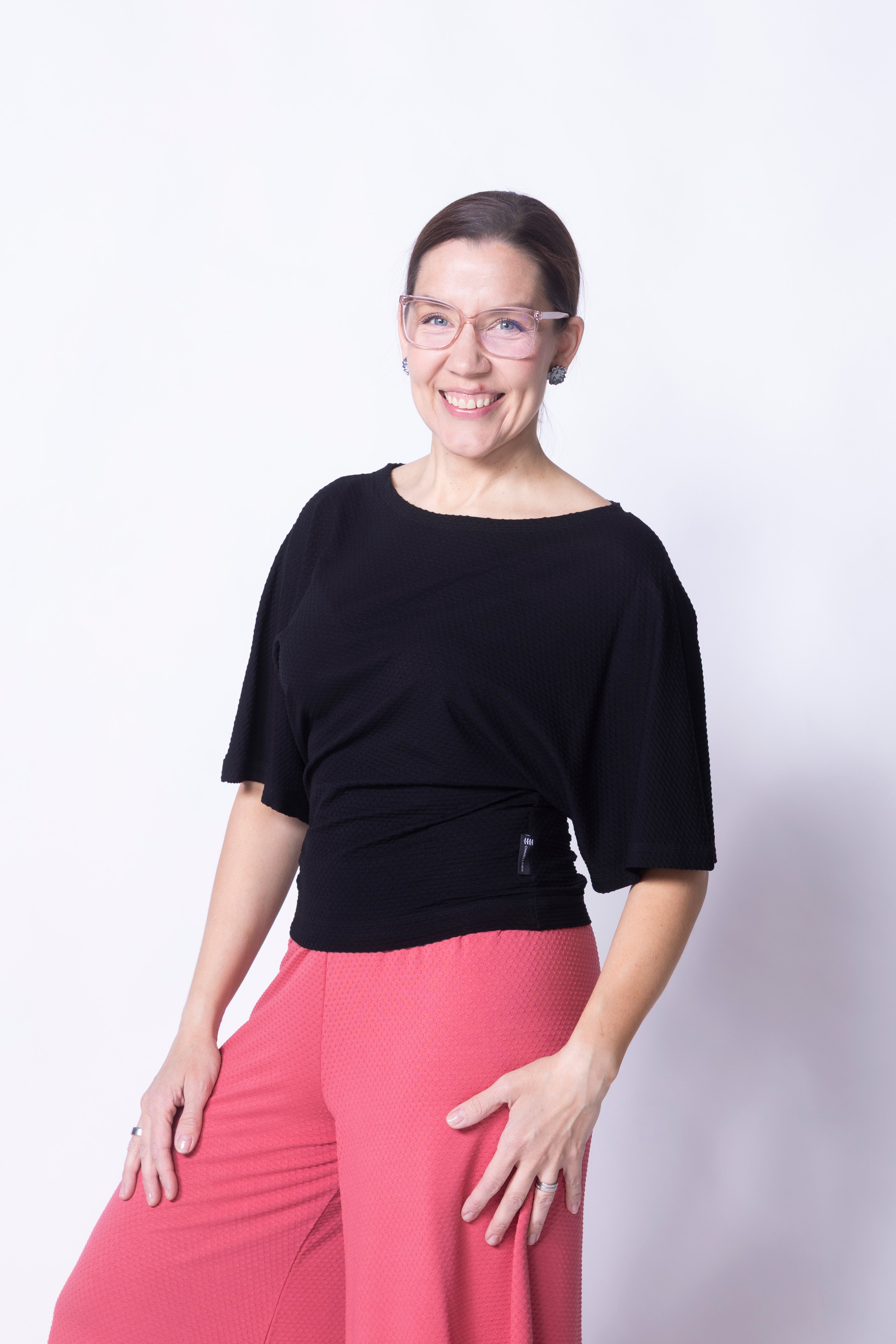 Helmiteeppari, musta