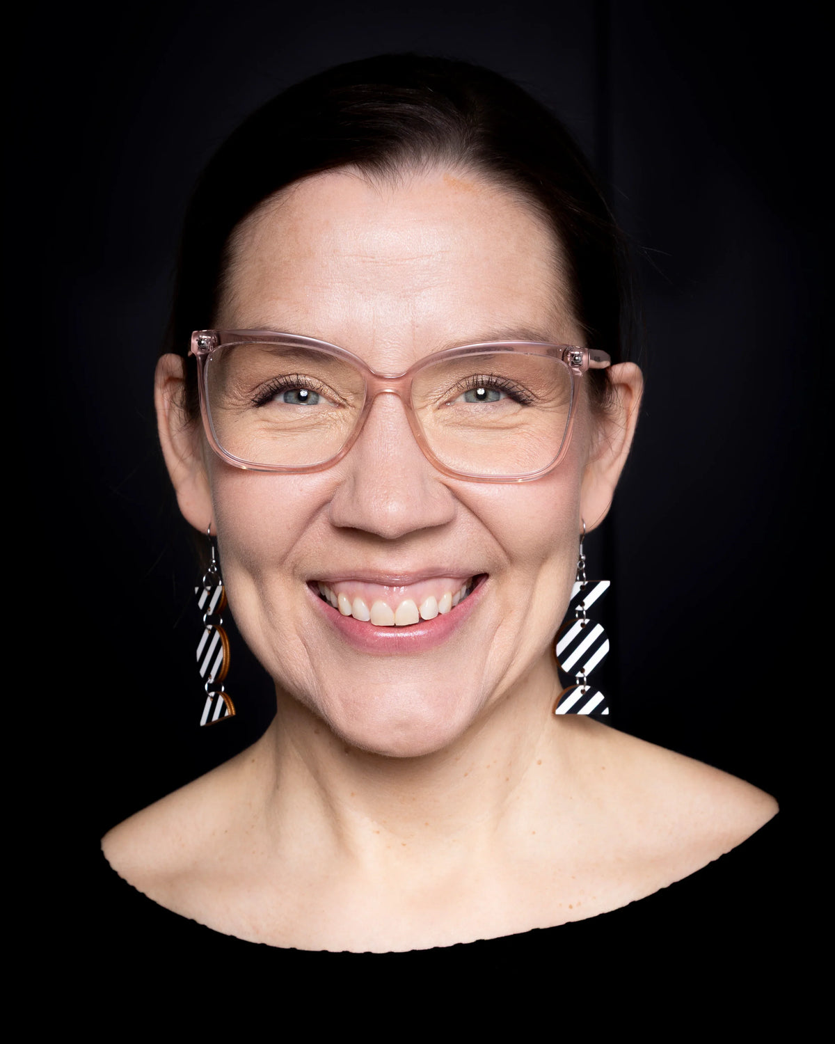 Earrings, Raita - black hanging, hook