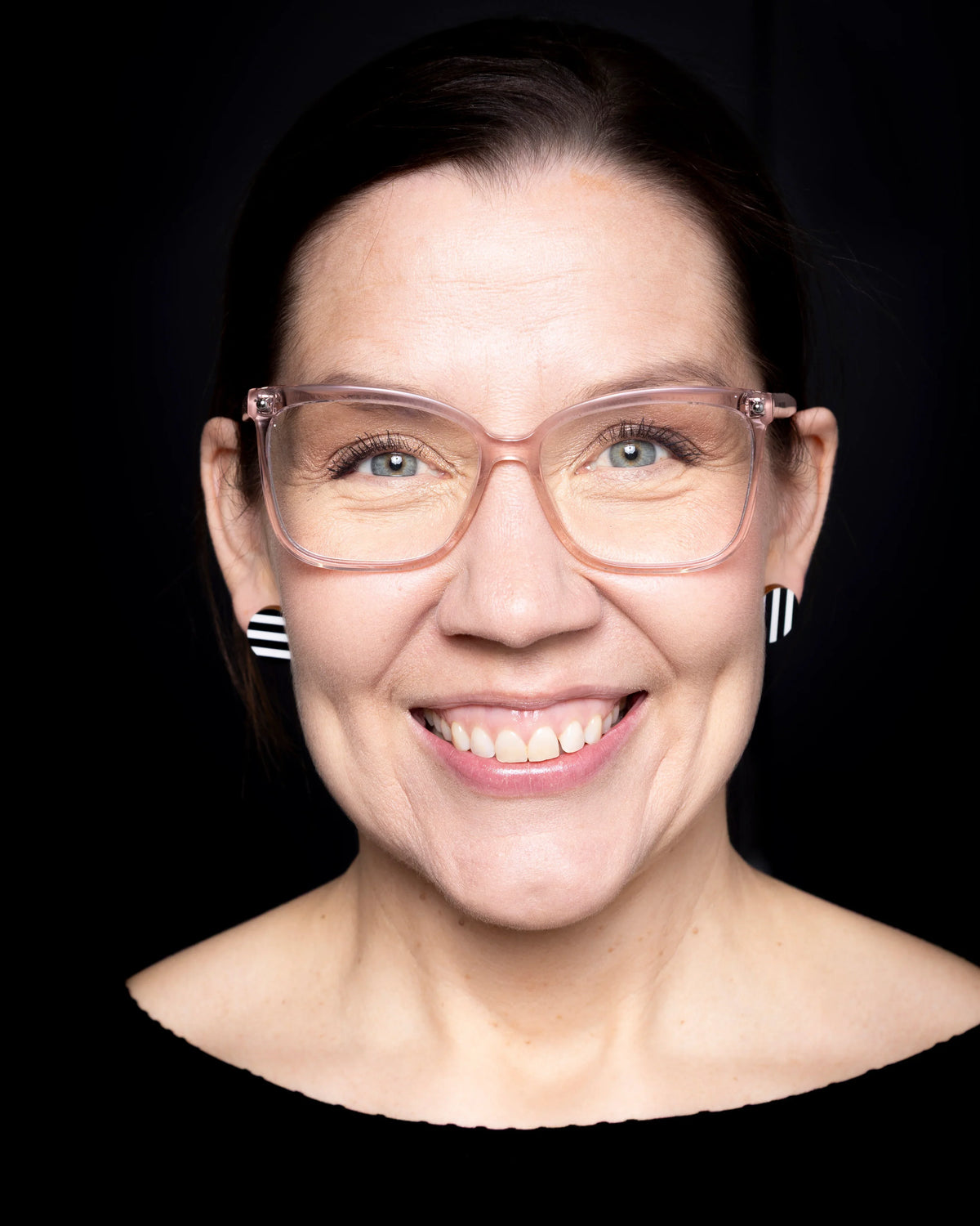 Earrings, Raita - black, button