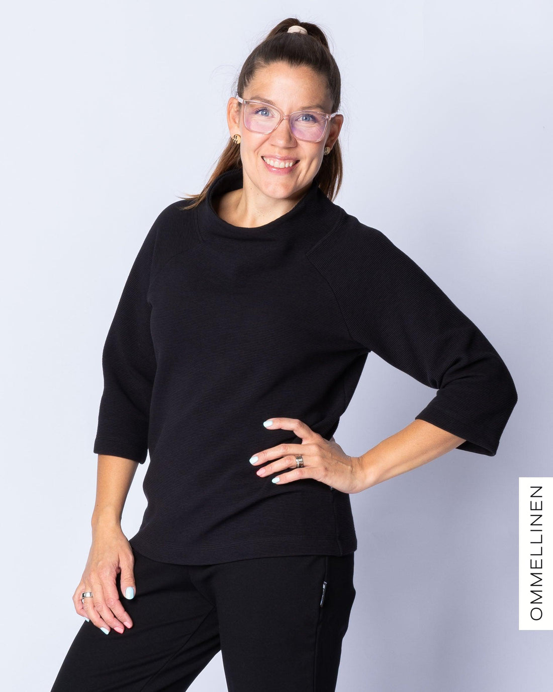 SÀrmÀ-paita, musta