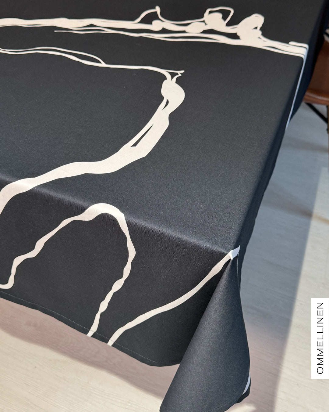 Tablecloth, Pohjolan hirvi - dark