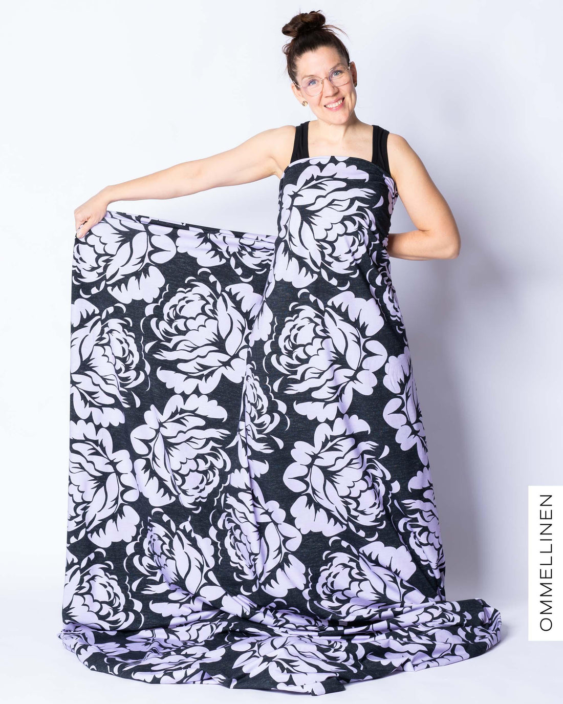 Digitrikoo, Babushka Roses JĂ€tti - musta/lila - Ommellinen