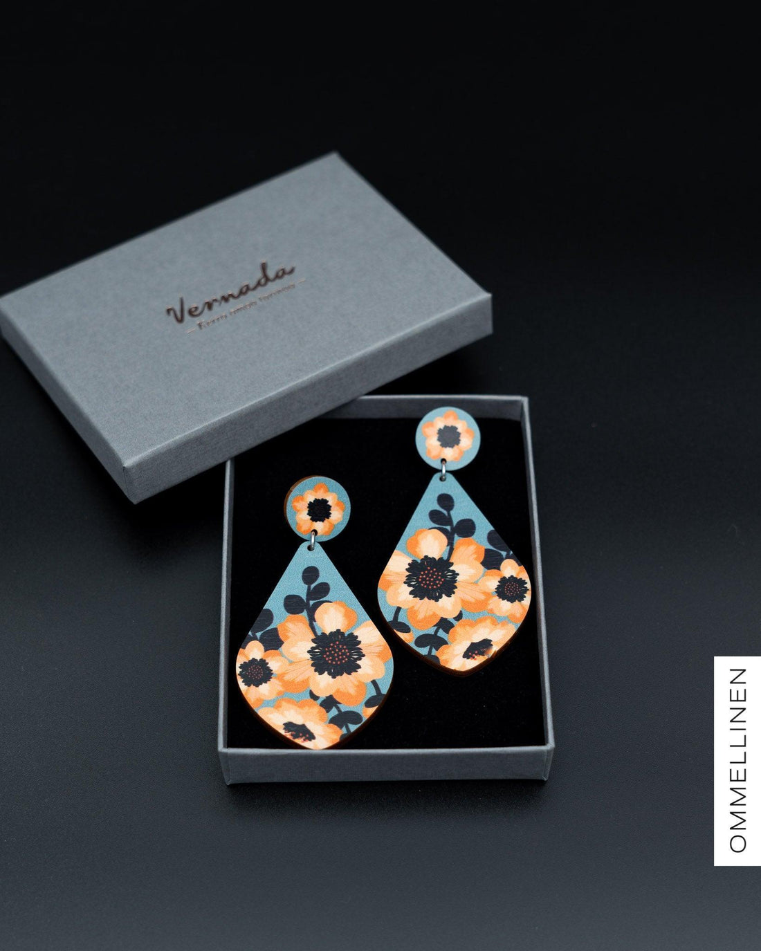 Korvakorut, Ikebana Syysvuokot sinivihreÀ - riippuva - Ommellinen